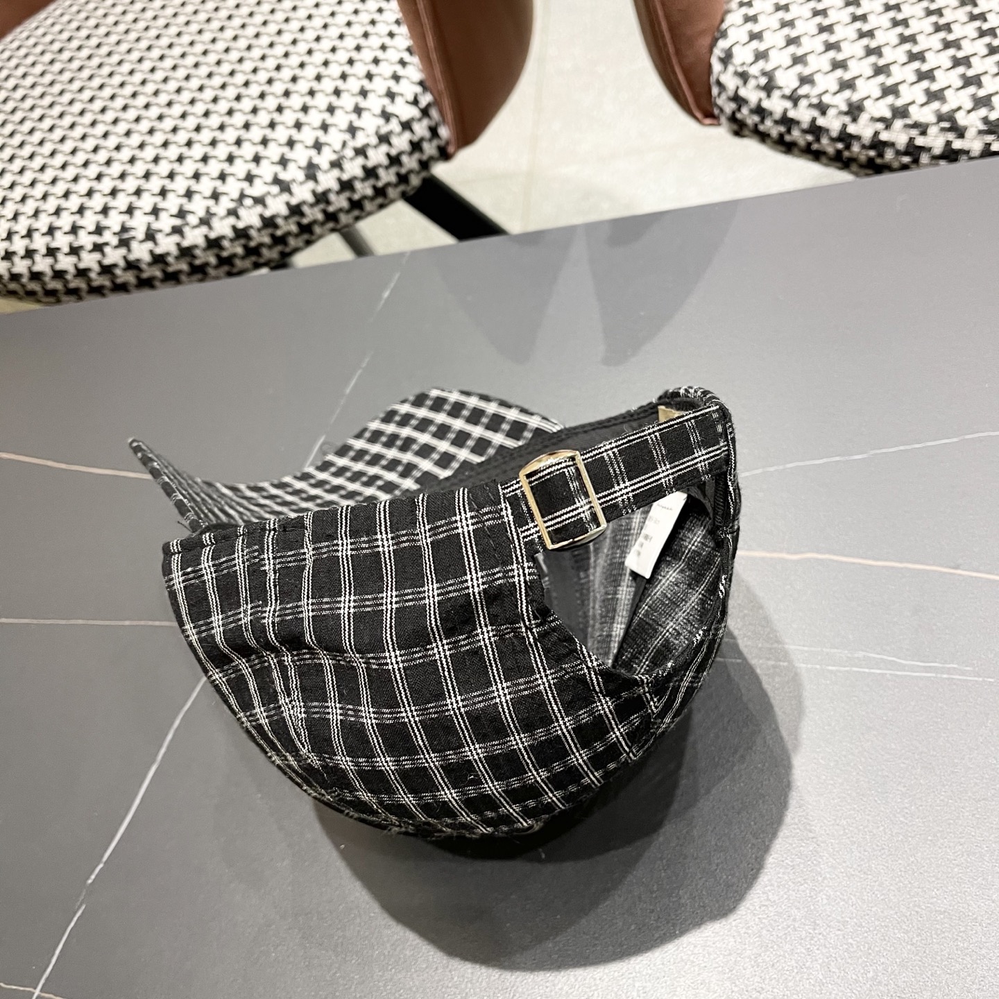  【巴宝莉BURBERRY】男女同款英伦风经典格子棒球帽
2025新款棉麻鸭舌帽遮阳透气品脸小