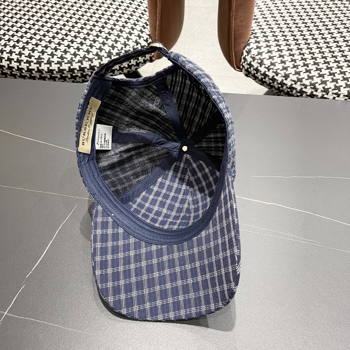  【巴宝莉BURBERRY】男女同款英伦风经典格子棒球帽
2025新款棉麻鸭舌帽遮阳透气品脸小