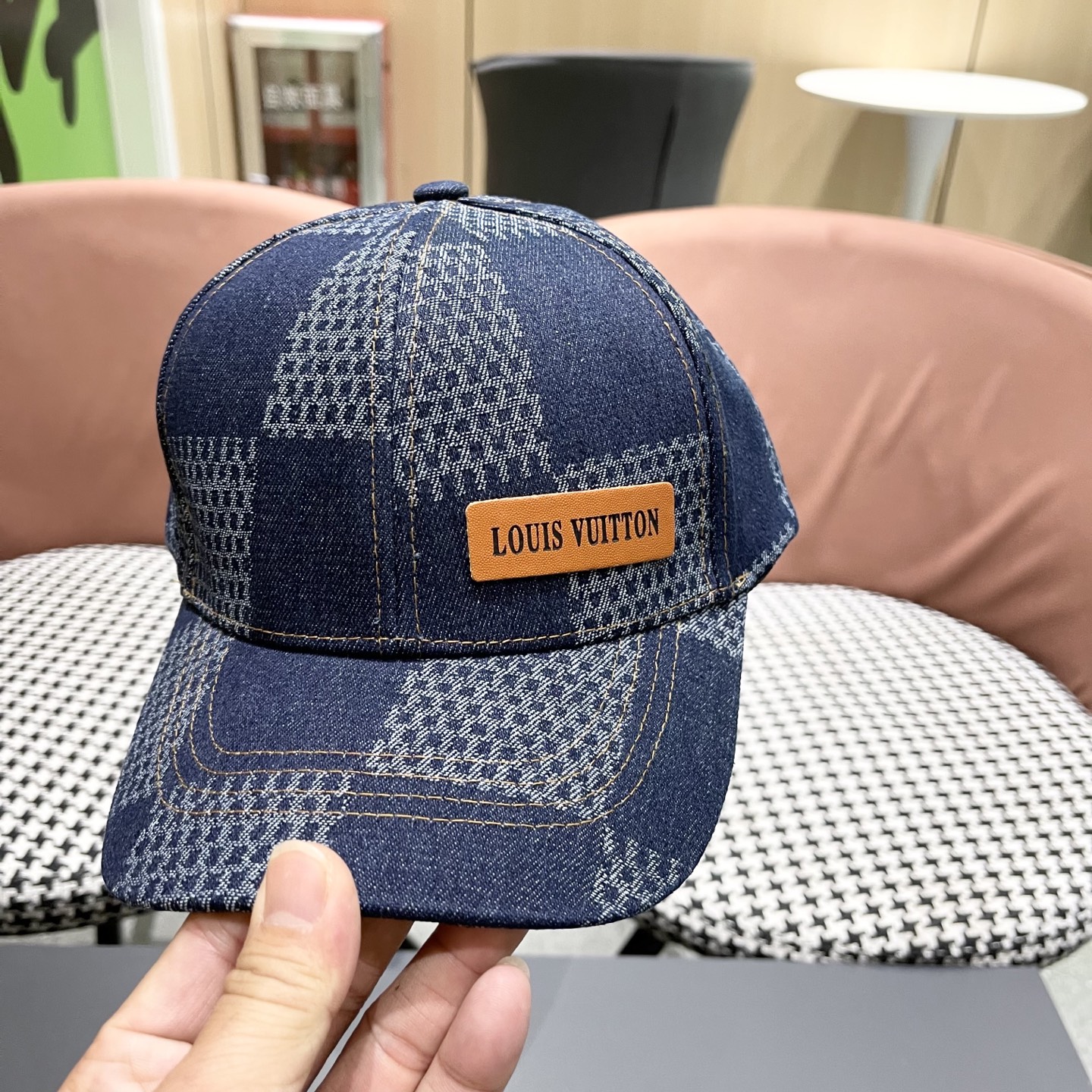  Lv路易威登2025春夏新款简约棒球帽男女情侣款时尚百
搭休闲户外遮阳鸭舌