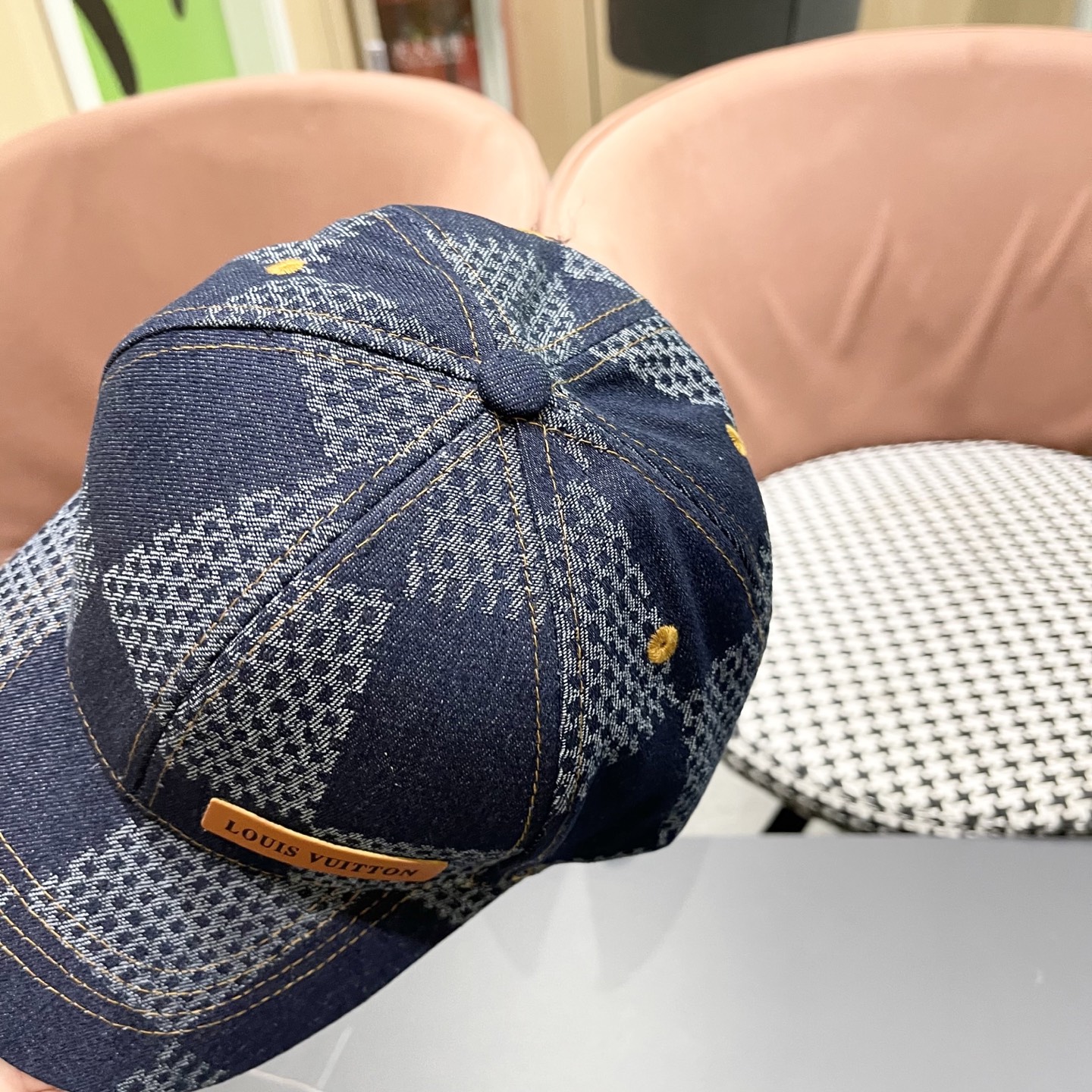  Lv路易威登2025春夏新款简约棒球帽男女情侣款时尚百
搭休闲户外遮阳鸭舌