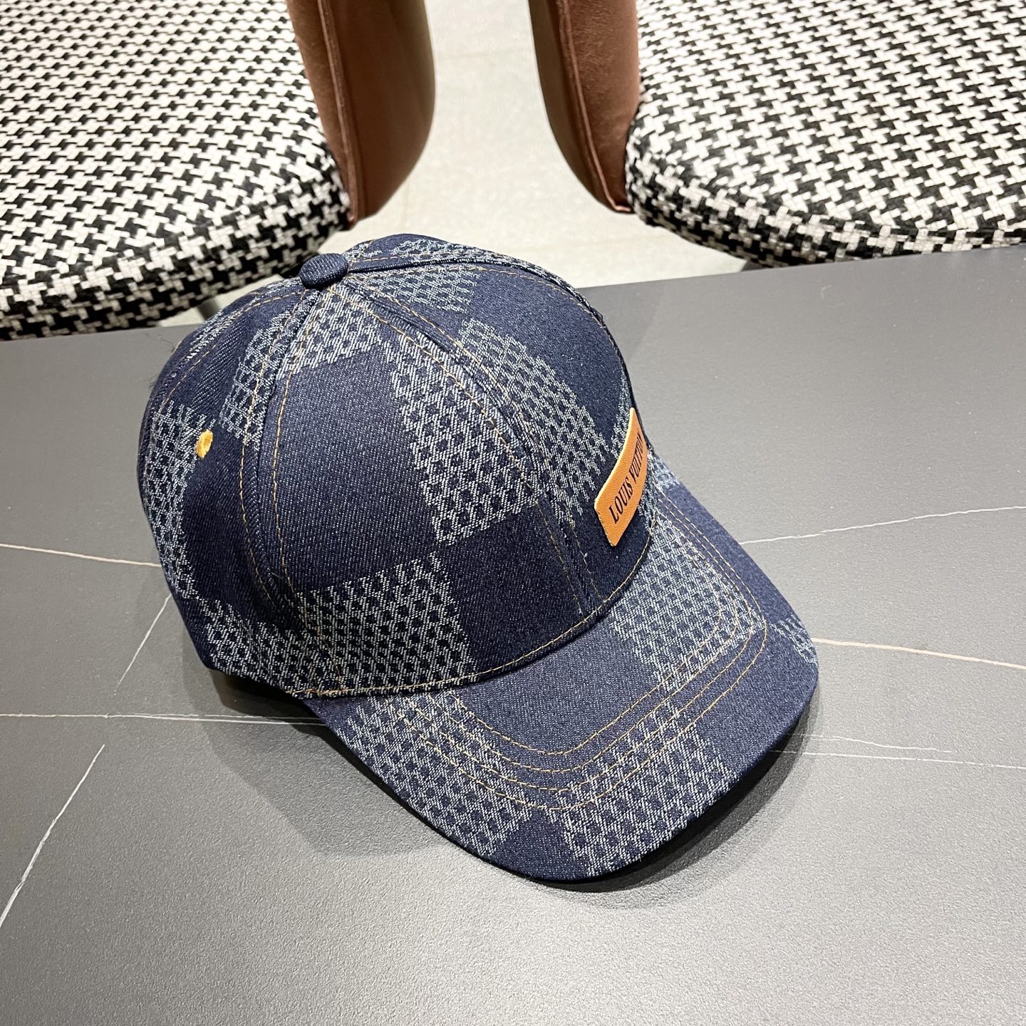  Lv路易威登2025春夏新款简约棒球帽男女情侣款时尚百
搭休闲户外遮阳鸭舌