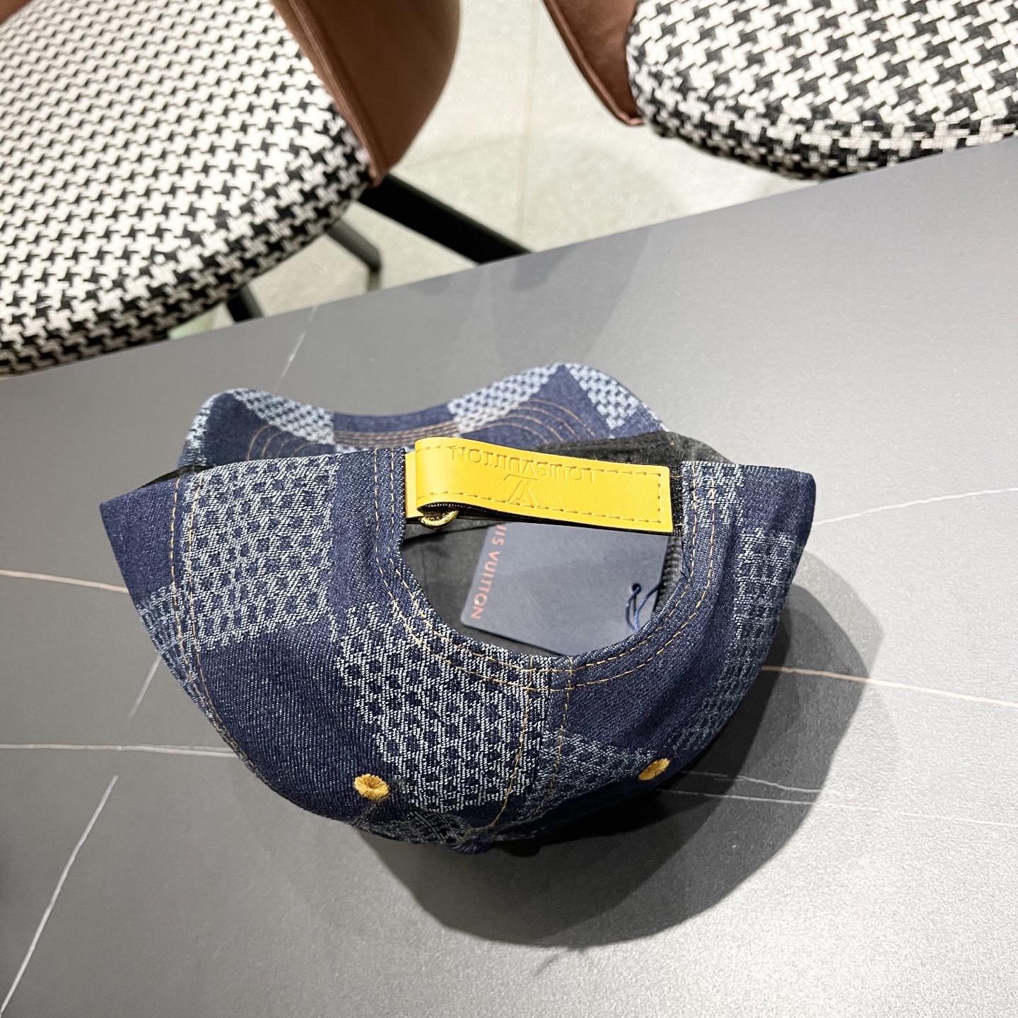  Lv路易威登2025春夏新款简约棒球帽男女情侣款时尚百
搭休闲户外遮阳鸭舌