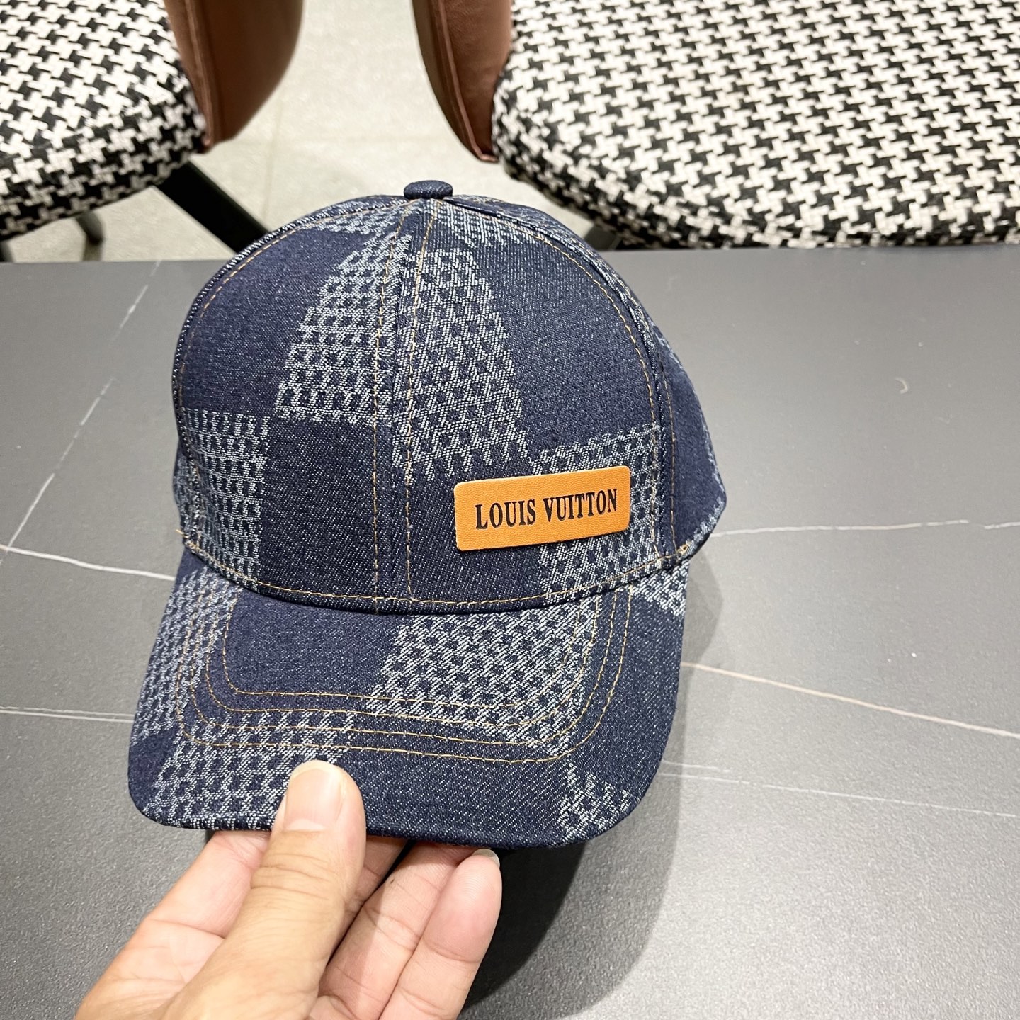  Lv路易威登2025春夏新款简约棒球帽男女情侣款时尚百
搭休闲户外遮阳鸭舌