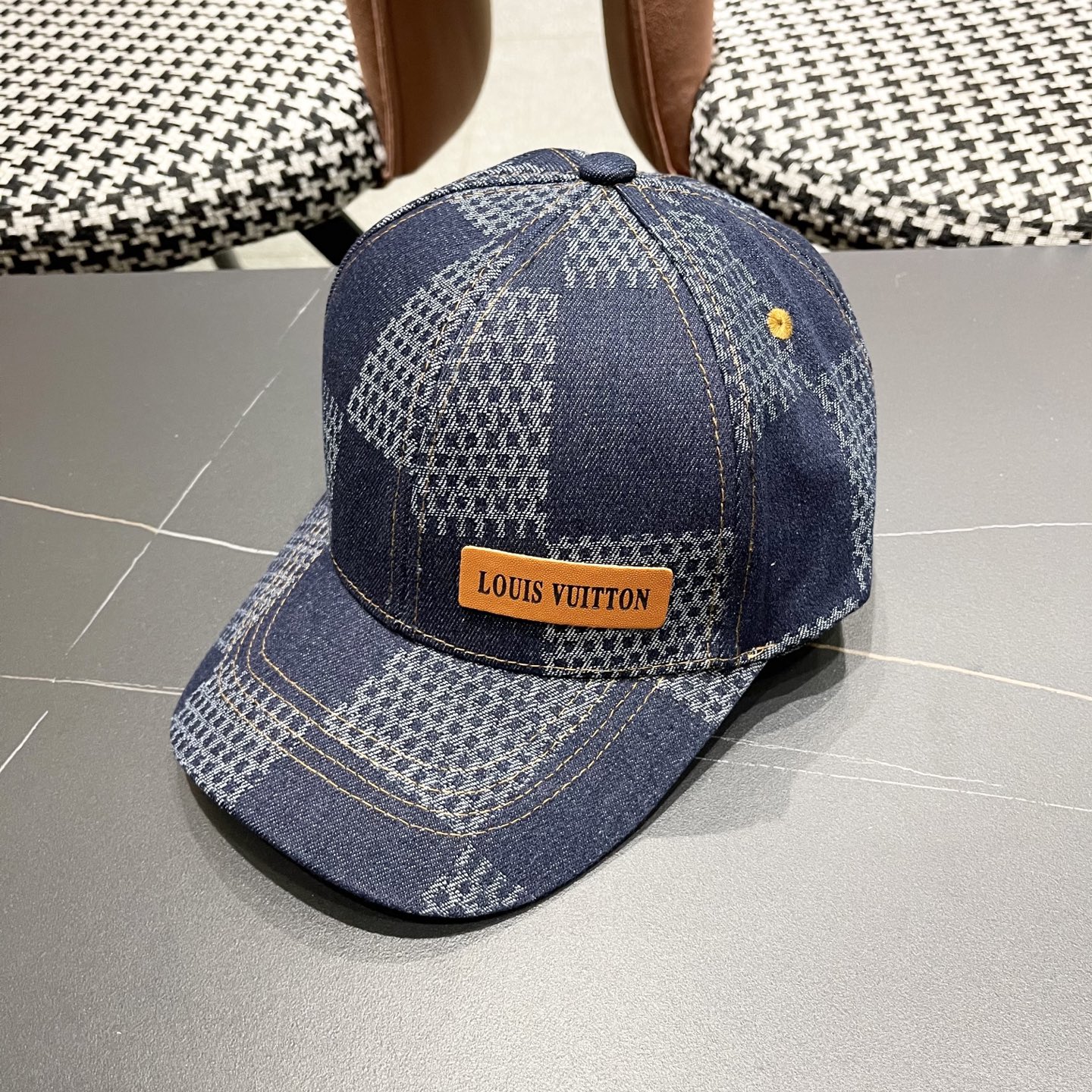  Lv路易威登2025春夏新款简约棒球帽男女情侣款时尚百
搭休闲户外遮阳鸭舌