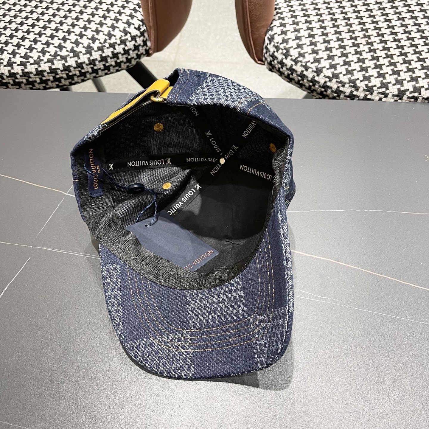  Lv路易威登2025春夏新款简约棒球帽男女情侣款时尚百
搭休闲户外遮阳鸭舌