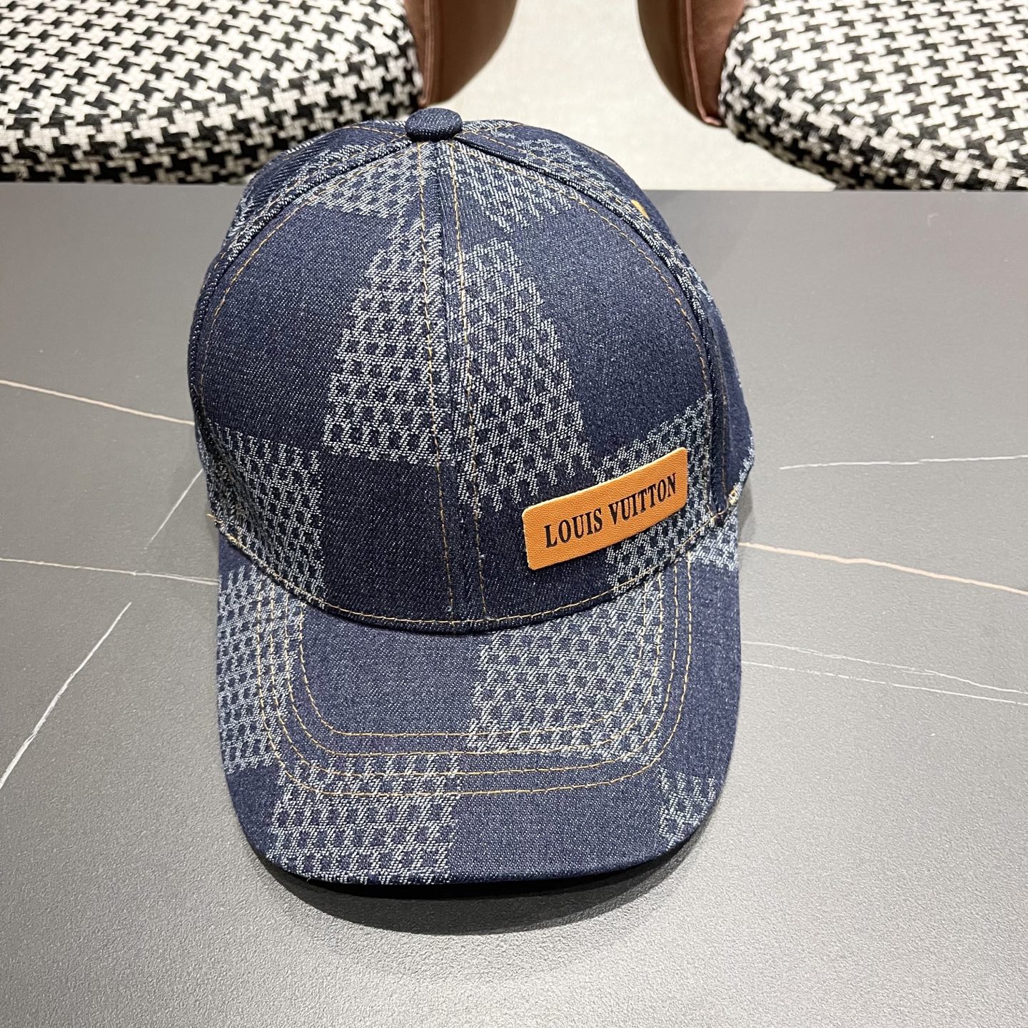  Lv路易威登2025春夏新款简约棒球帽男女情侣款时尚百
搭休闲户外遮阳鸭舌