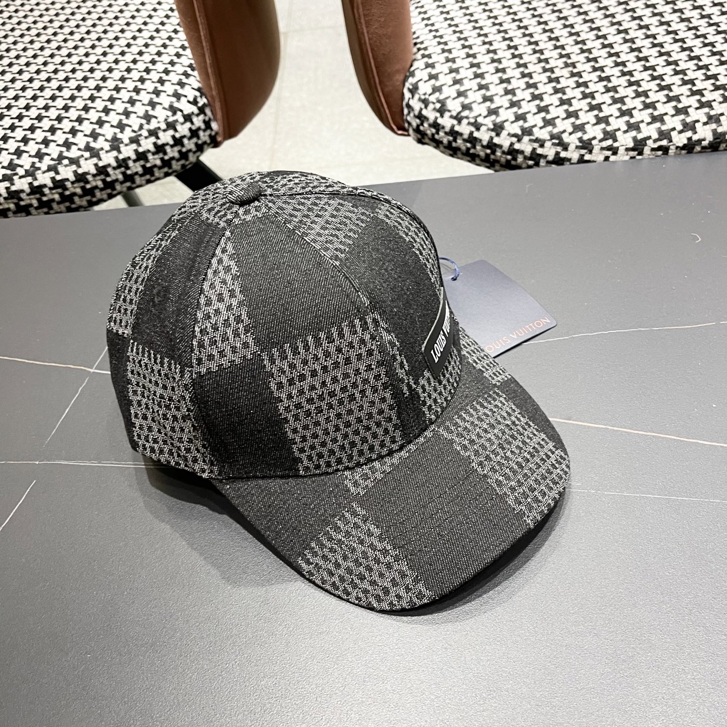  Lv路易威登2025春夏新款简约棒球帽男女情侣款时尚百
搭休闲户外遮阳鸭舌