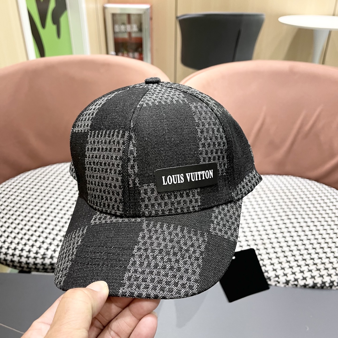  Lv路易威登2025春夏新款简约棒球帽男女情侣款时尚百
搭休闲户外遮阳鸭舌