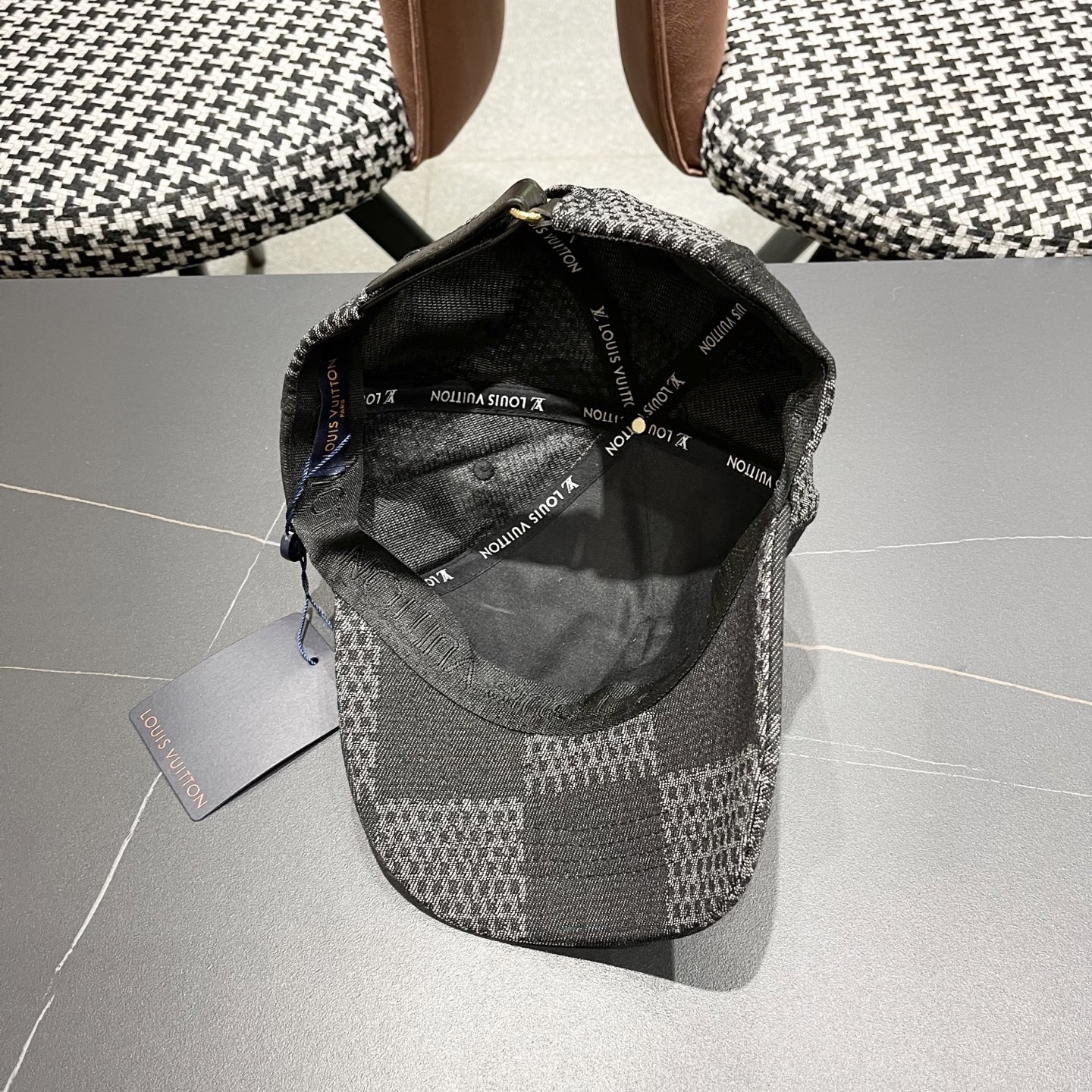  Lv路易威登2025春夏新款简约棒球帽男女情侣款时尚百
搭休闲户外遮阳鸭舌