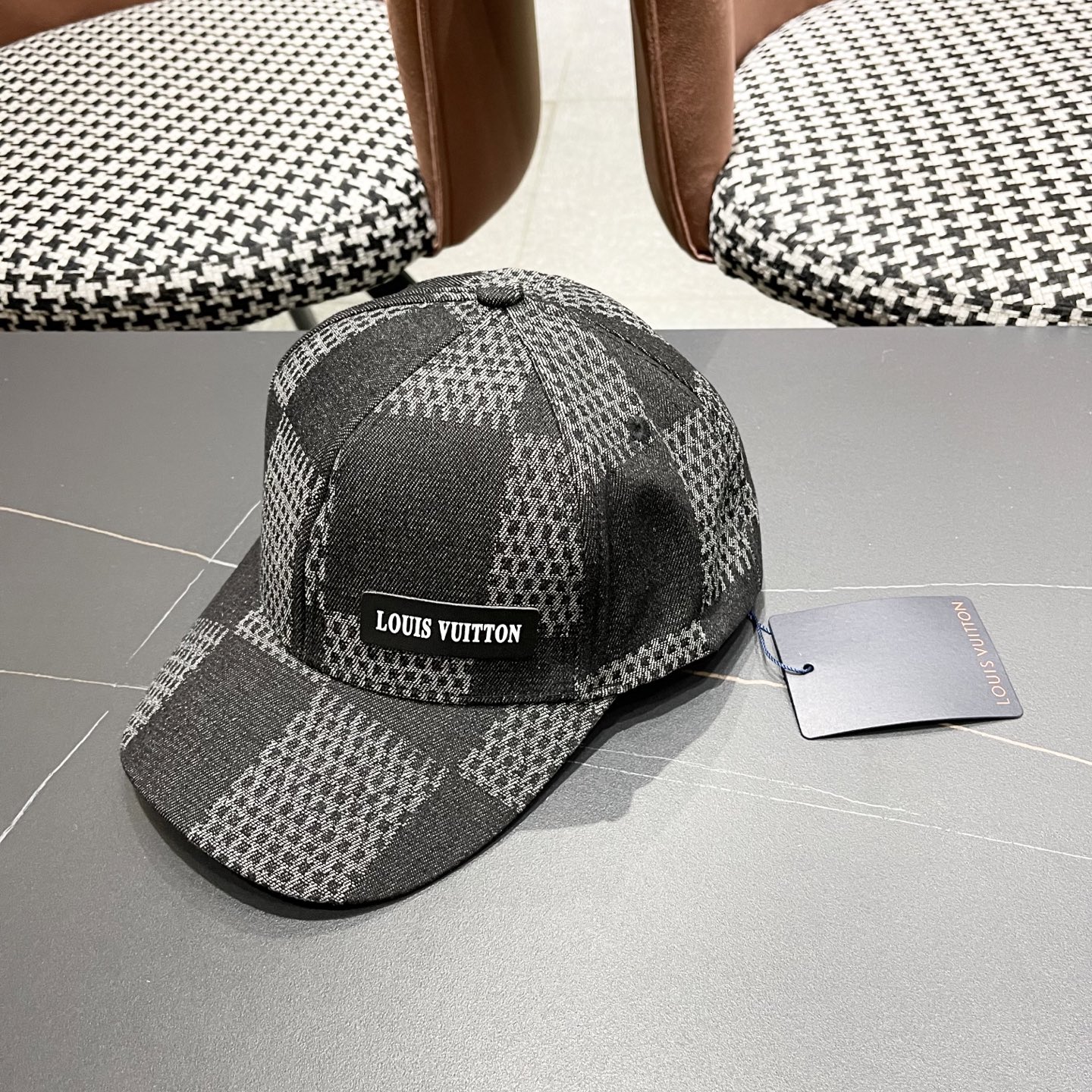  Lv路易威登2025春夏新款简约棒球帽男女情侣款时尚百
搭休闲户外遮阳鸭舌