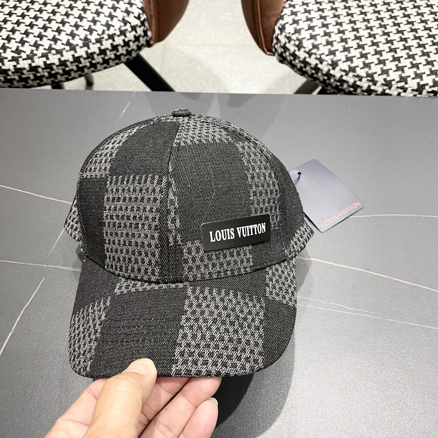  Lv路易威登2025春夏新款简约棒球帽男女情侣款时尚百
搭休闲户外遮阳鸭舌