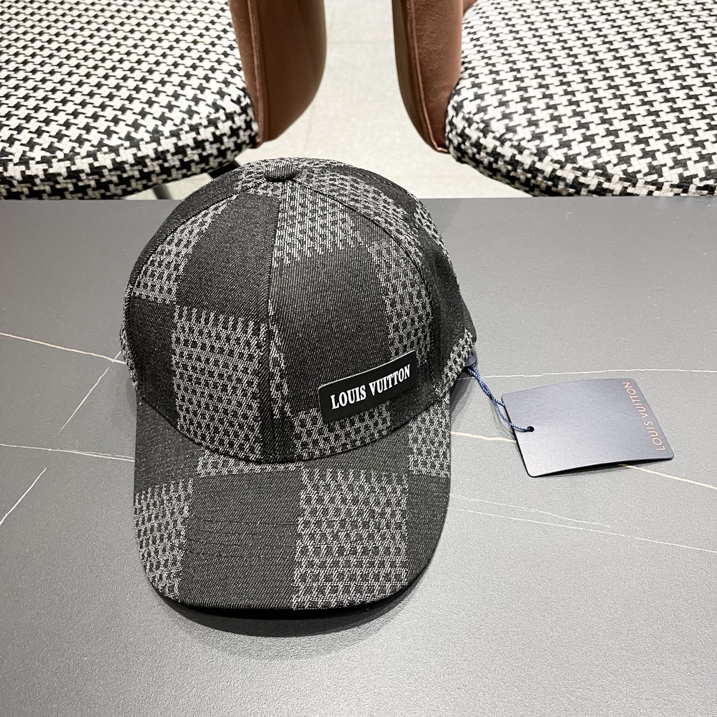  Lv路易威登2025春夏新款简约棒球帽男女情侣款时尚百
搭休闲户外遮阳鸭舌