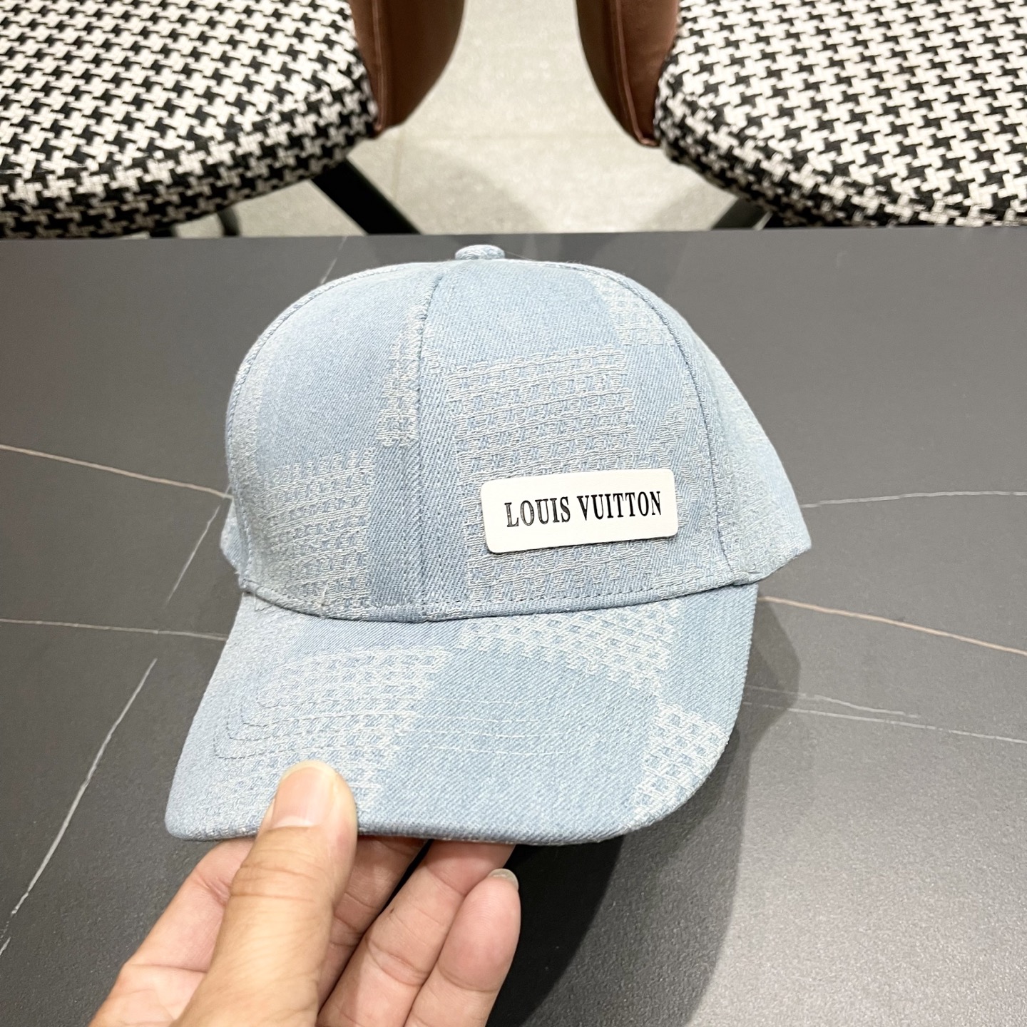  Lv路易威登2025春夏新款简约棒球帽男女情侣款时尚百
搭休闲户外遮阳鸭舌