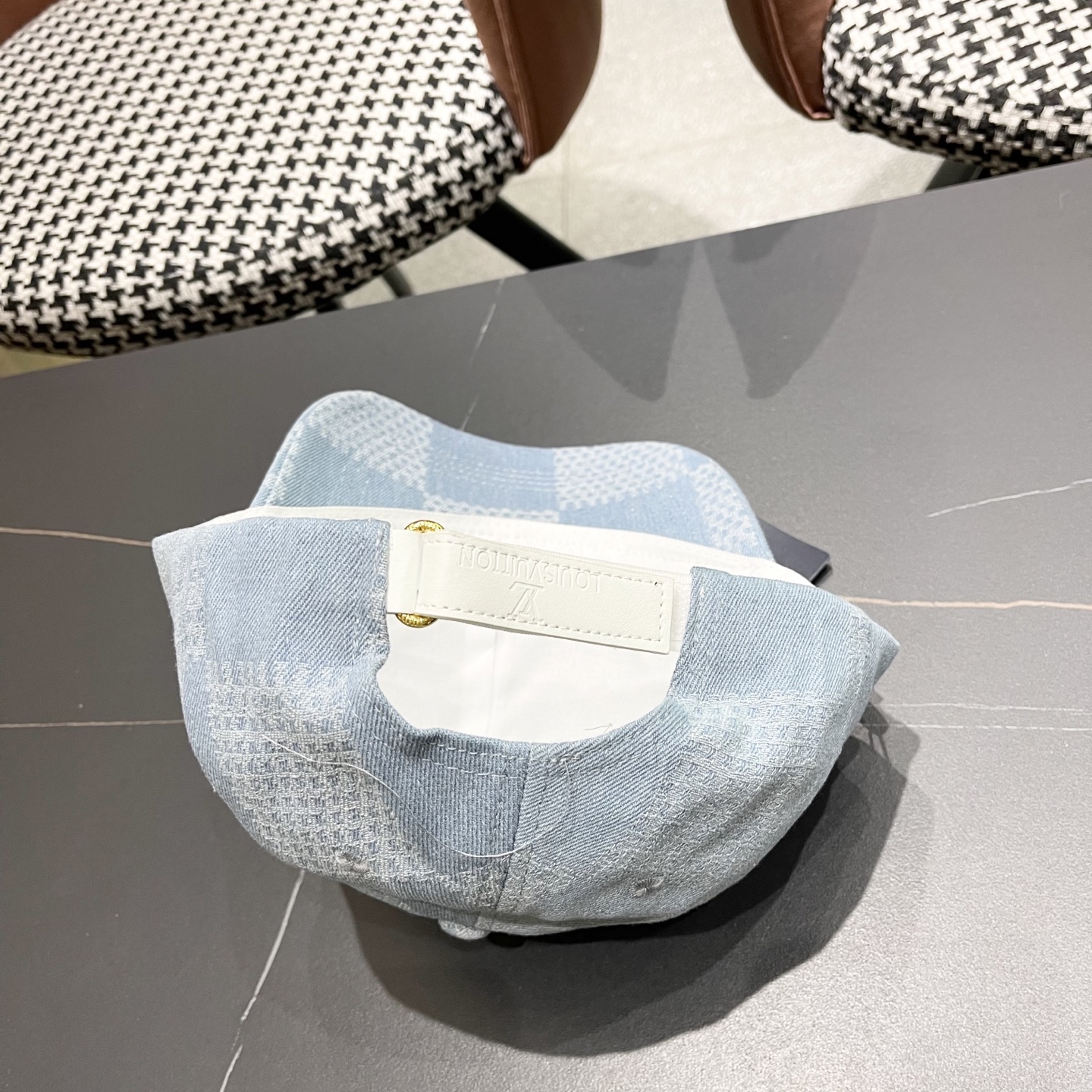  Lv路易威登2025春夏新款简约棒球帽男女情侣款时尚百
搭休闲户外遮阳鸭舌