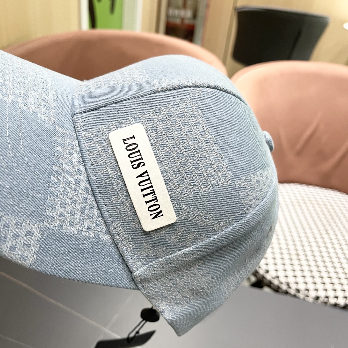  Lv路易威登2025春夏新款简约棒球帽男女情侣款时尚百
搭休闲户外遮阳鸭舌