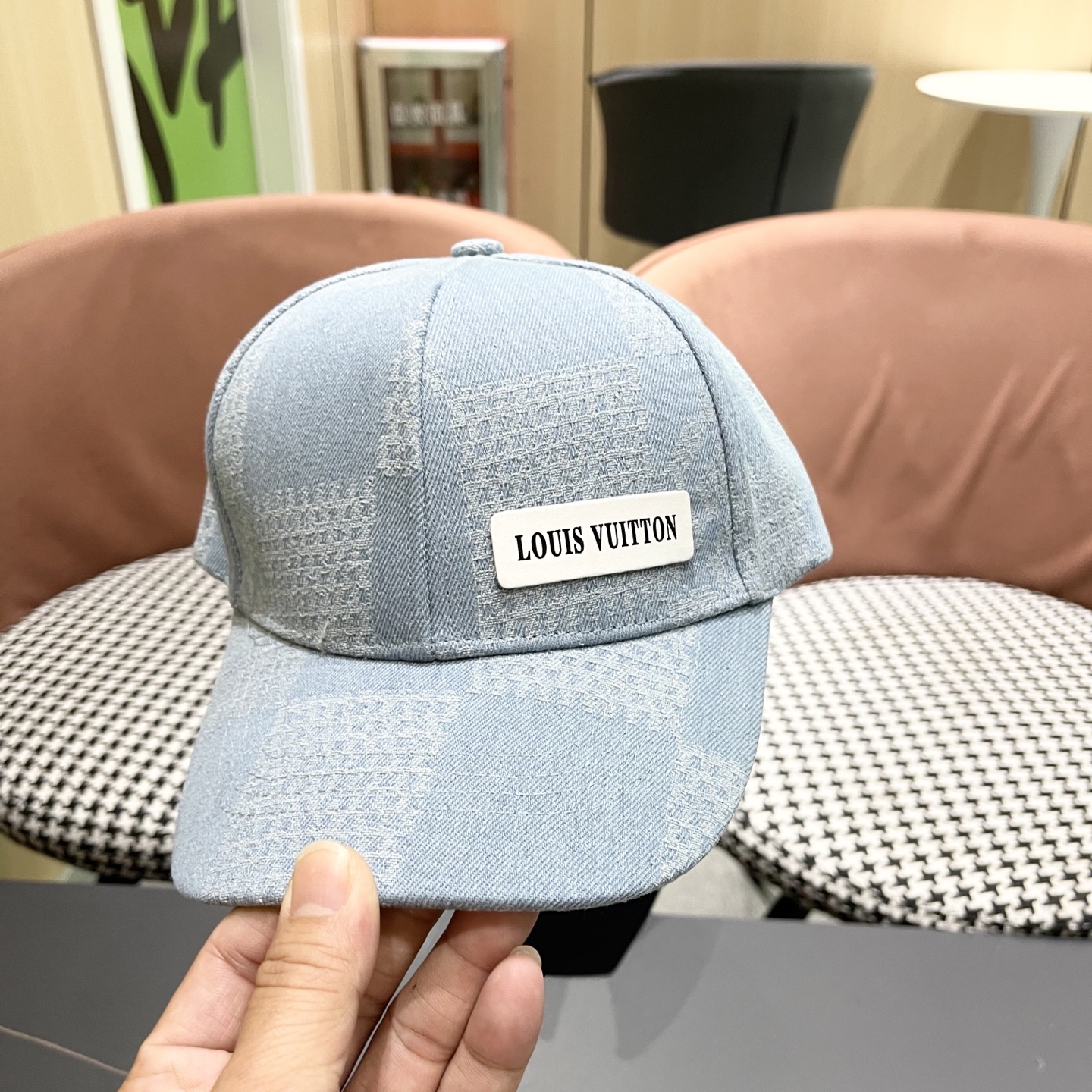  Lv路易威登2025春夏新款简约棒球帽男女情侣款时尚百
搭休闲户外遮阳鸭舌