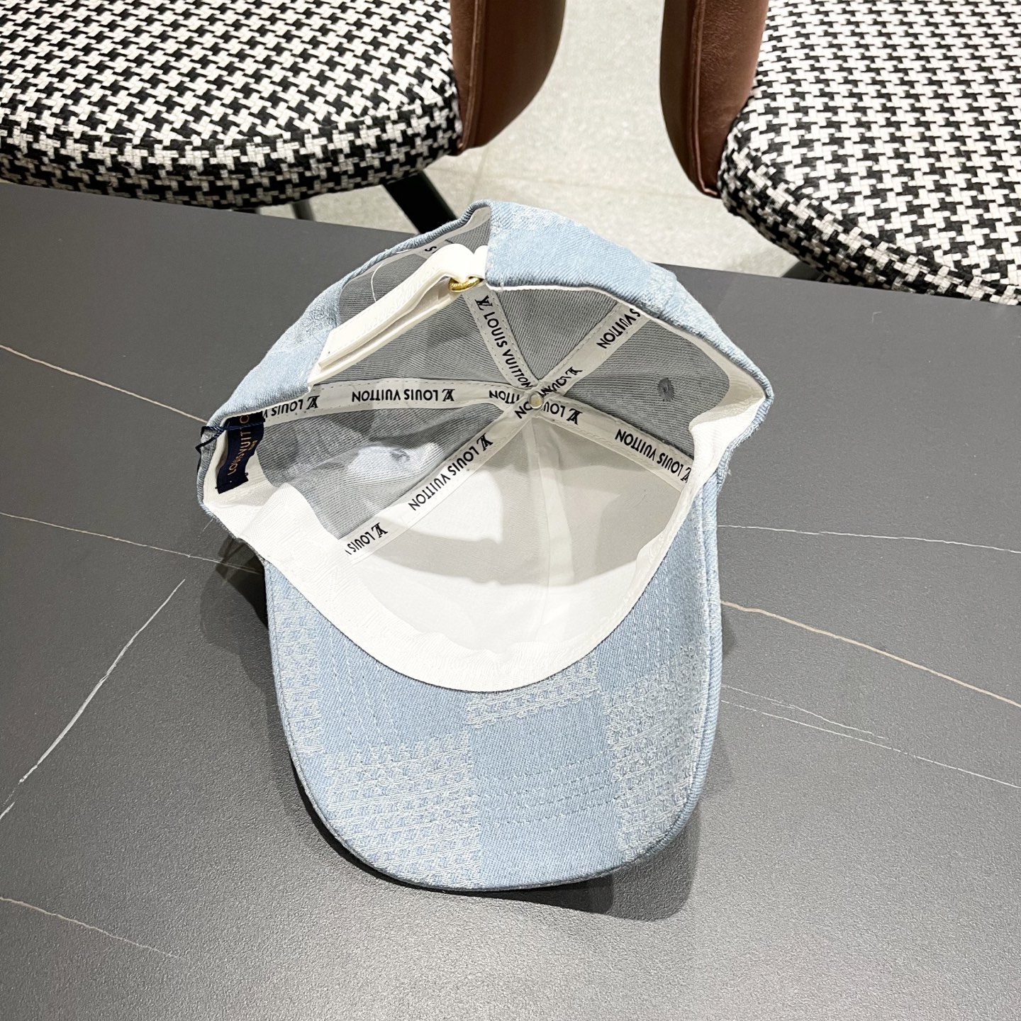  Lv路易威登2025春夏新款简约棒球帽男女情侣款时尚百
搭休闲户外遮阳鸭舌