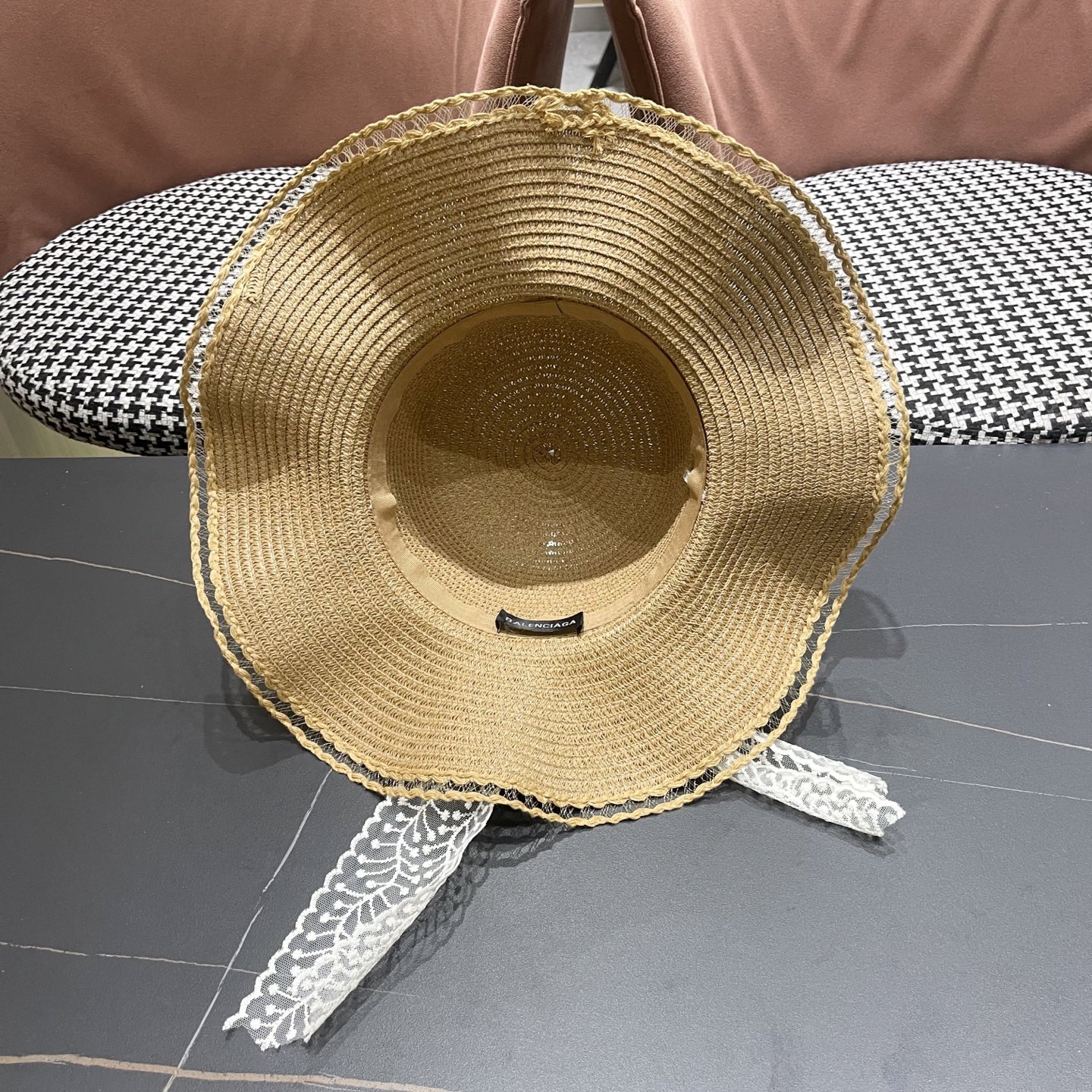  Balenciaga（巴黎世家）韩版女士新款夏天波浪遮阳草帽沙滩帽子蕾丝蝴蝶
结太阳帽