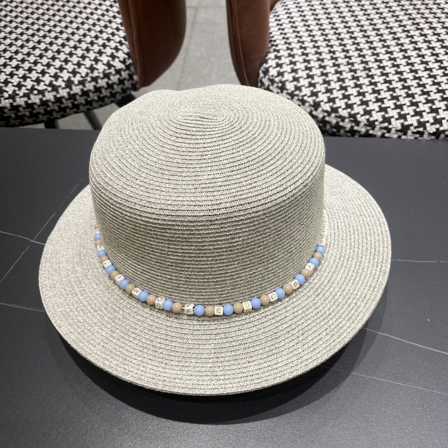  Lv路易威登 2025新款民族风草帽子女夏季时尚潮流户外出游修饰脸
型遮阳太阳帽平顶