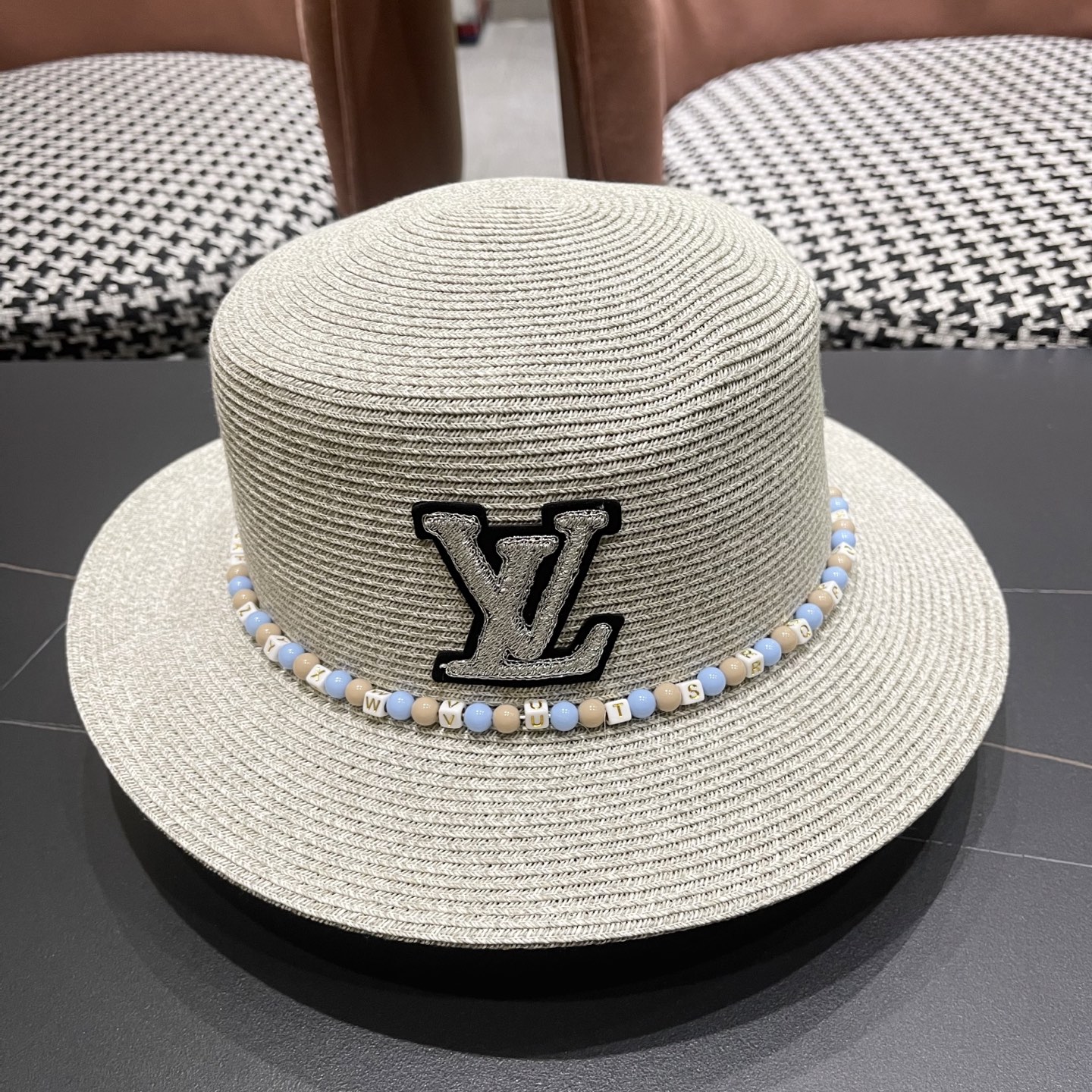  Lv路易威登 2025新款民族风草帽子女夏季时尚潮流户外出游修饰脸
型遮阳太阳帽平顶