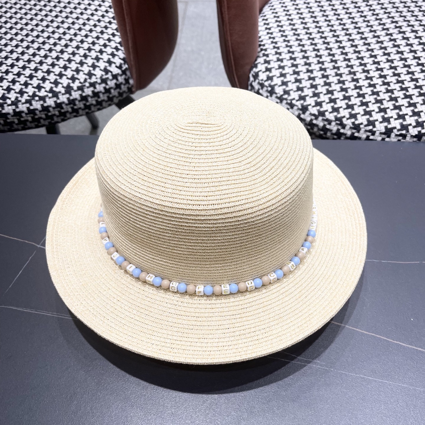  Lv路易威登 2025新款民族风草帽子女夏季时尚潮流户外出游修饰脸
型遮阳太阳帽平顶