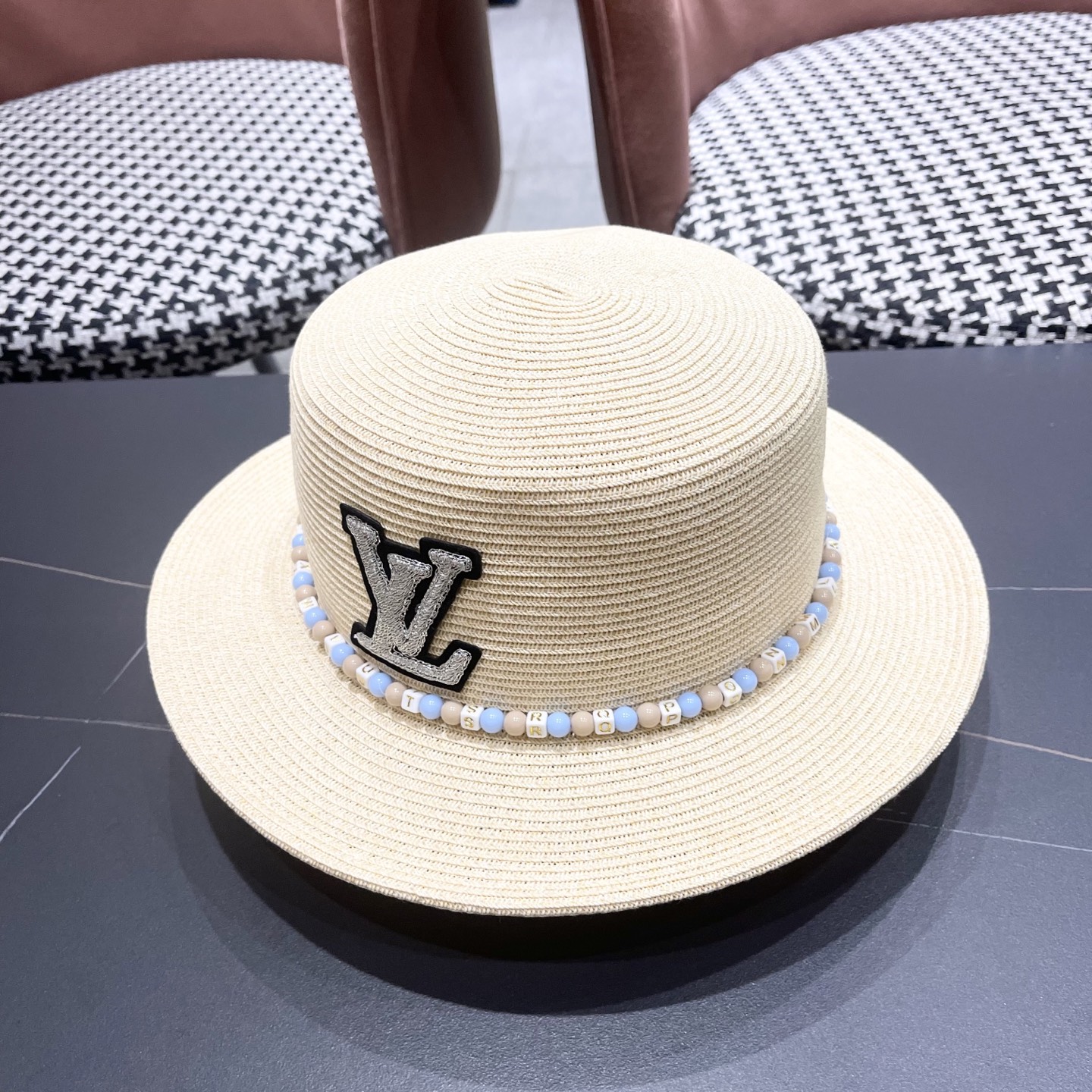  Lv路易威登 2025新款民族风草帽子女夏季时尚潮流户外出游修饰脸
型遮阳太阳帽平顶