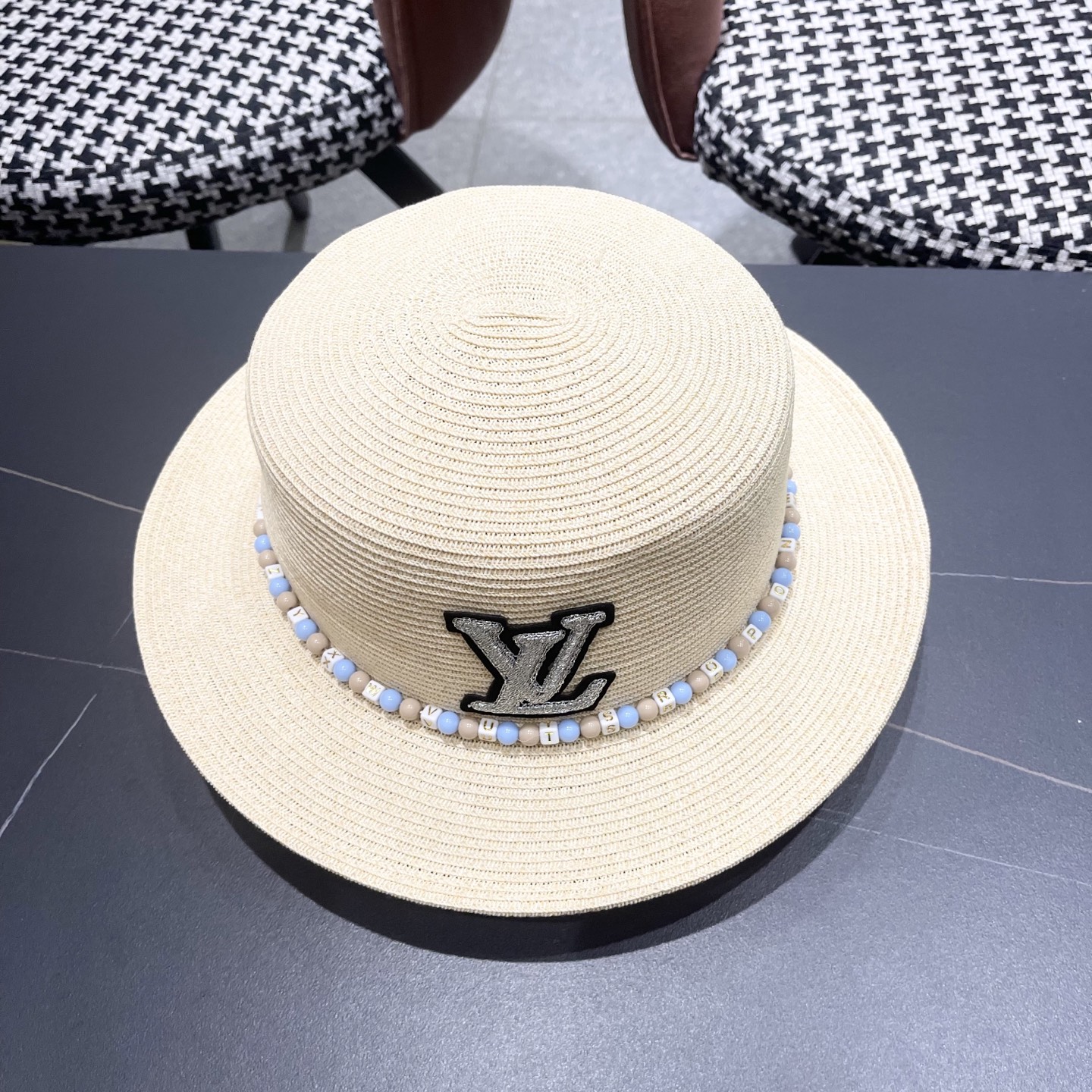  Lv路易威登 2025新款民族风草帽子女夏季时尚潮流户外出游修饰脸
型遮阳太阳帽平顶