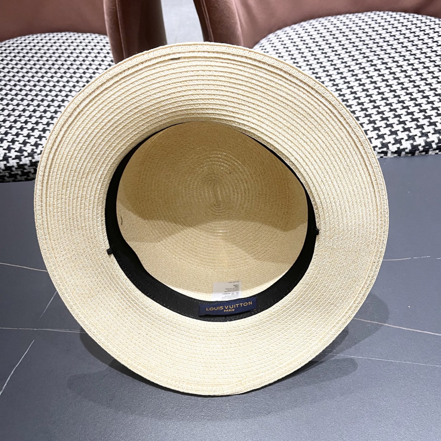  Lv路易威登 2025新款民族风草帽子女夏季时尚潮流户外出游修饰脸
型遮阳太阳帽平顶