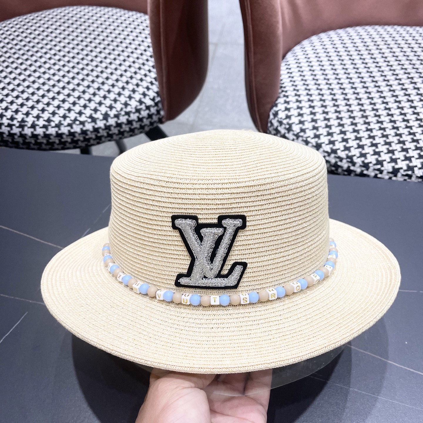  Lv路易威登 2025新款民族风草帽子女夏季时尚潮流户外出游修饰脸
型遮阳太阳帽平顶