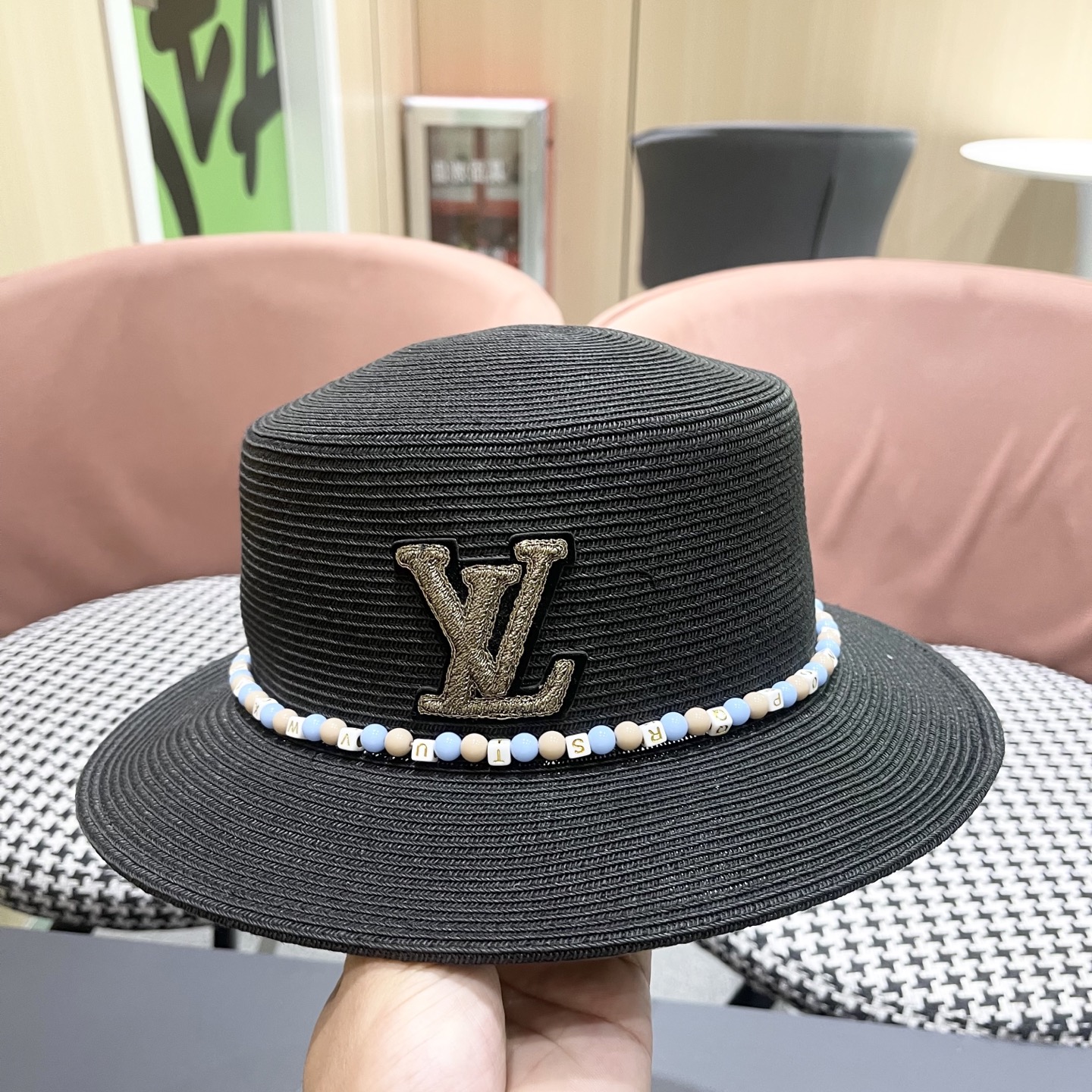  Lv路易威登 2025新款民族风草帽子女夏季时尚潮流户外出游修饰脸
型遮阳太阳帽平顶