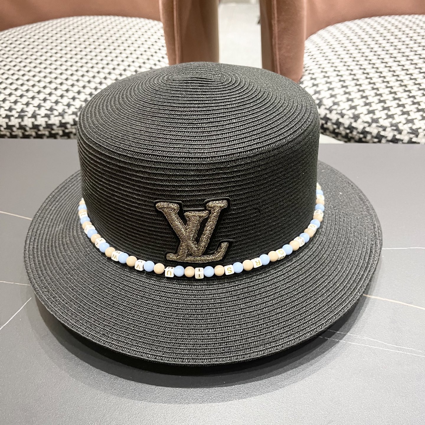  Lv路易威登 2025新款民族风草帽子女夏季时尚潮流户外出游修饰脸
型遮阳太阳帽平顶