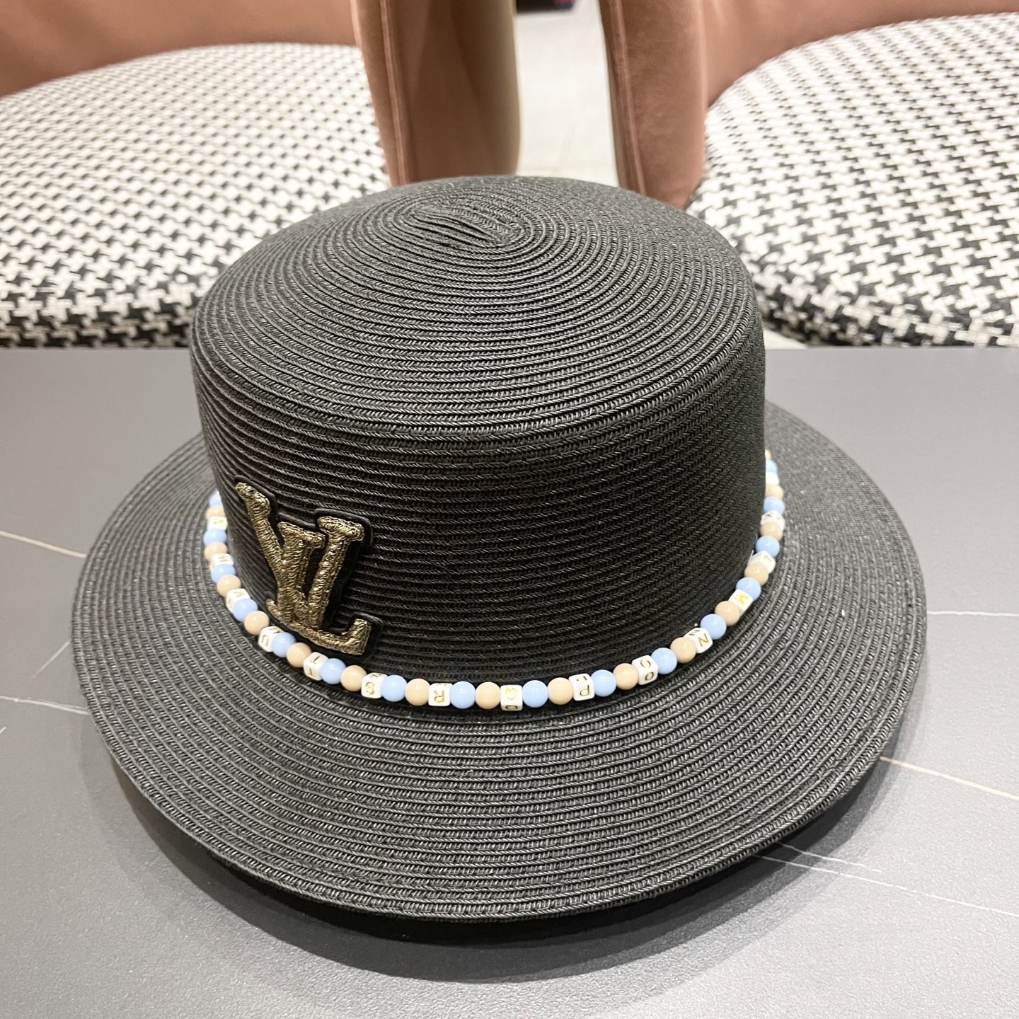  Lv路易威登 2025新款民族风草帽子女夏季时尚潮流户外出游修饰脸
型遮阳太阳帽平顶