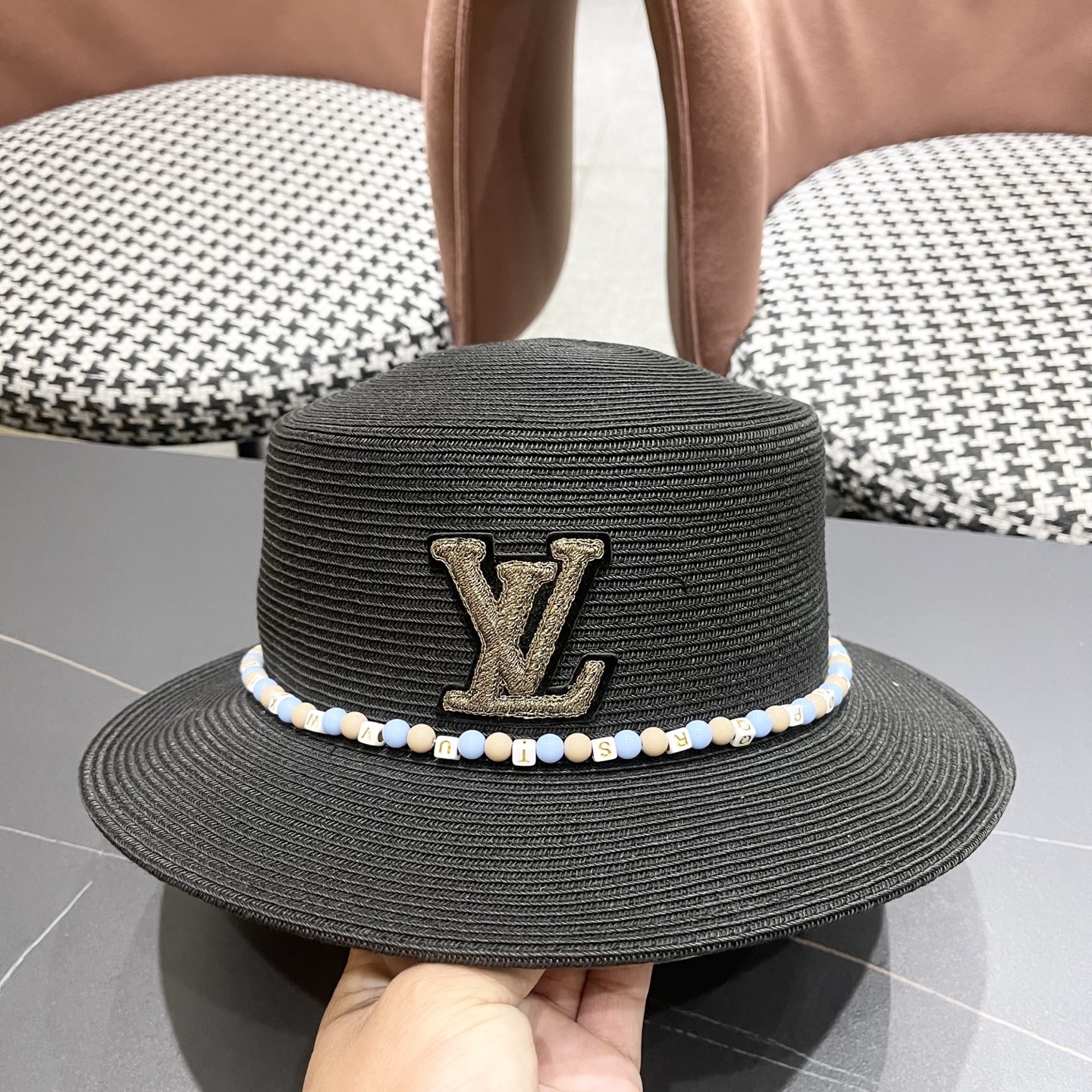  Lv路易威登 2025新款民族风草帽子女夏季时尚潮流户外出游修饰脸
型遮阳太阳帽平顶