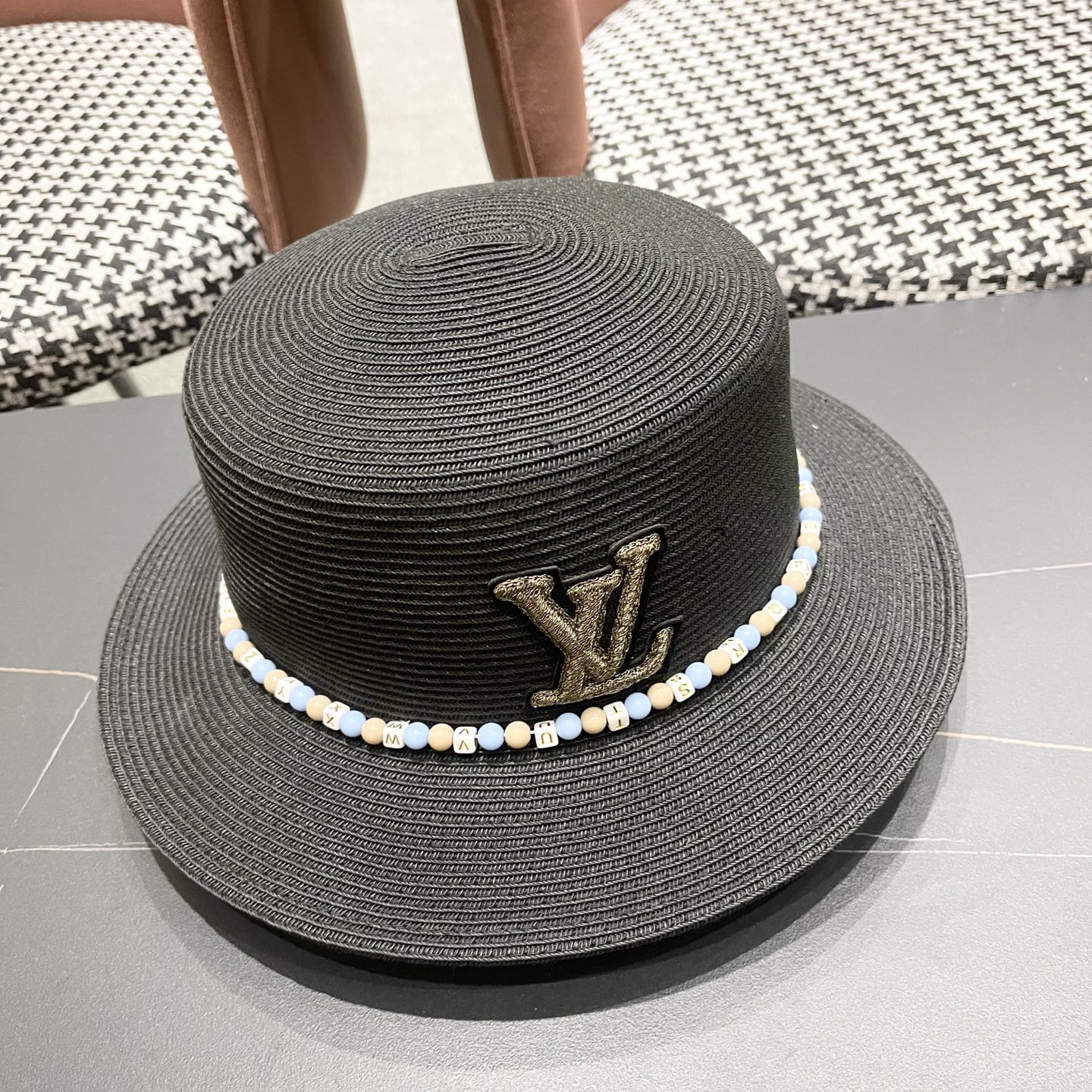  Lv路易威登 2025新款民族风草帽子女夏季时尚潮流户外出游修饰脸
型遮阳太阳帽平顶