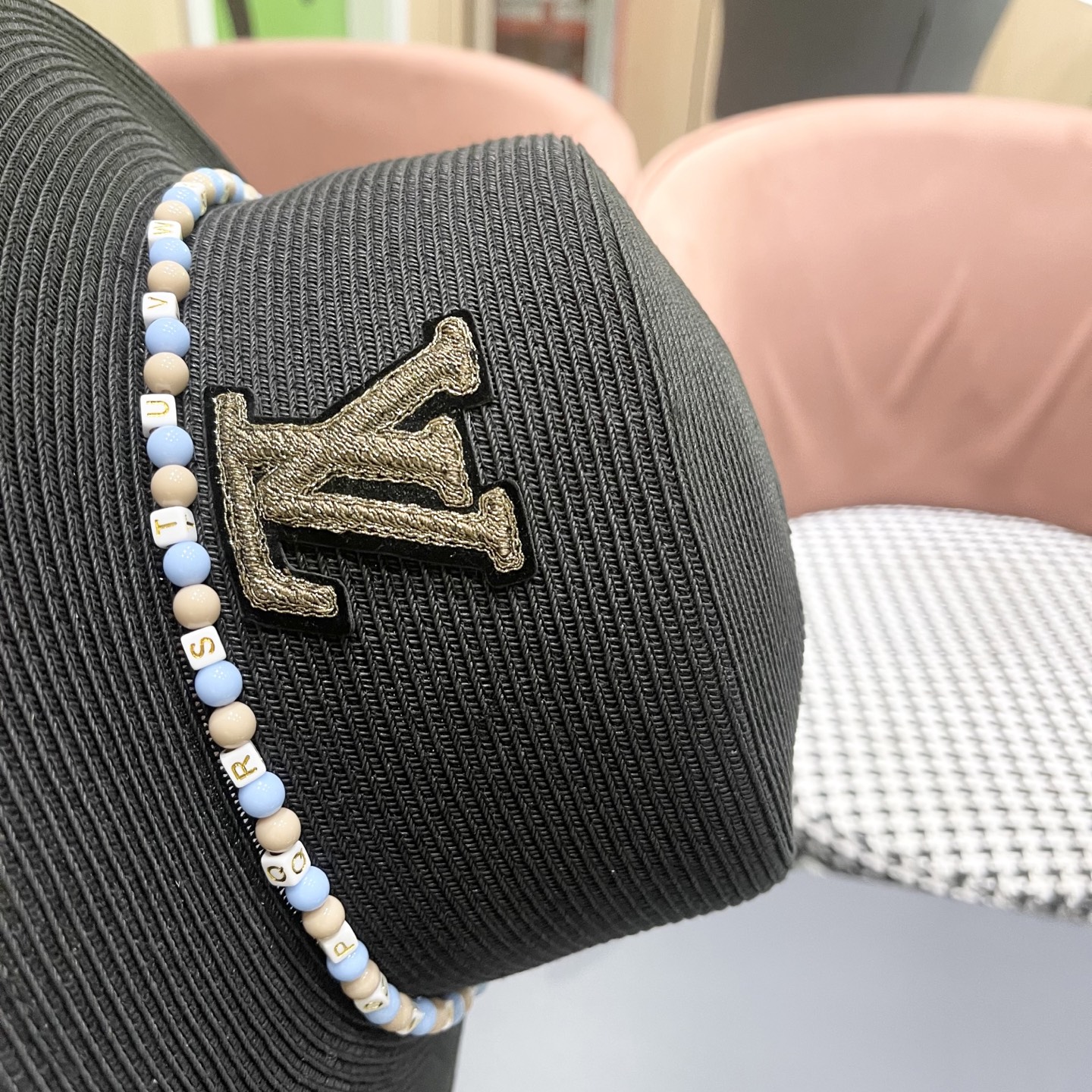  Lv路易威登 2025新款民族风草帽子女夏季时尚潮流户外出游修饰脸
型遮阳太阳帽平顶