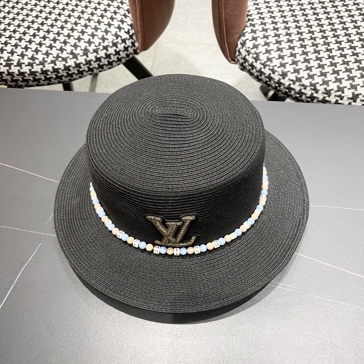  Lv路易威登 2025新款民族风草帽子女夏季时尚潮流户外出游修饰脸
型遮阳太阳帽平顶