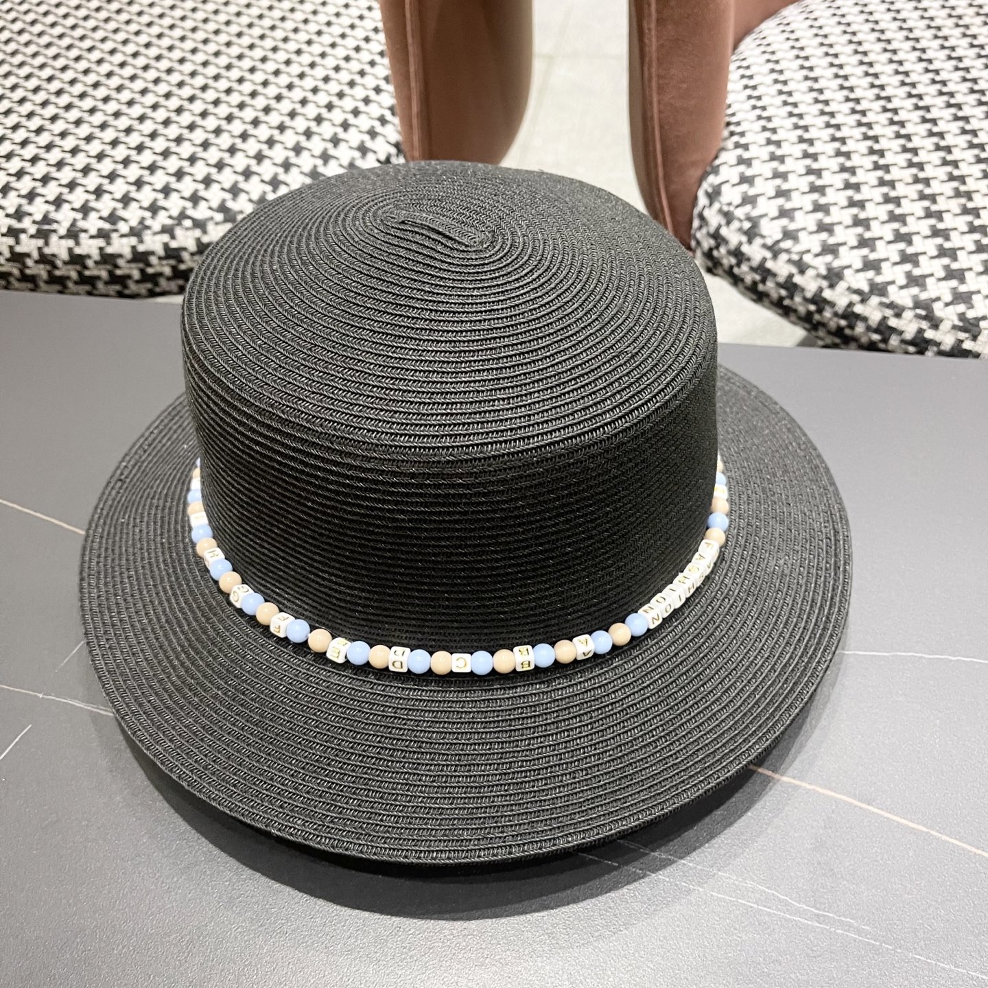  Lv路易威登 2025新款民族风草帽子女夏季时尚潮流户外出游修饰脸
型遮阳太阳帽平顶