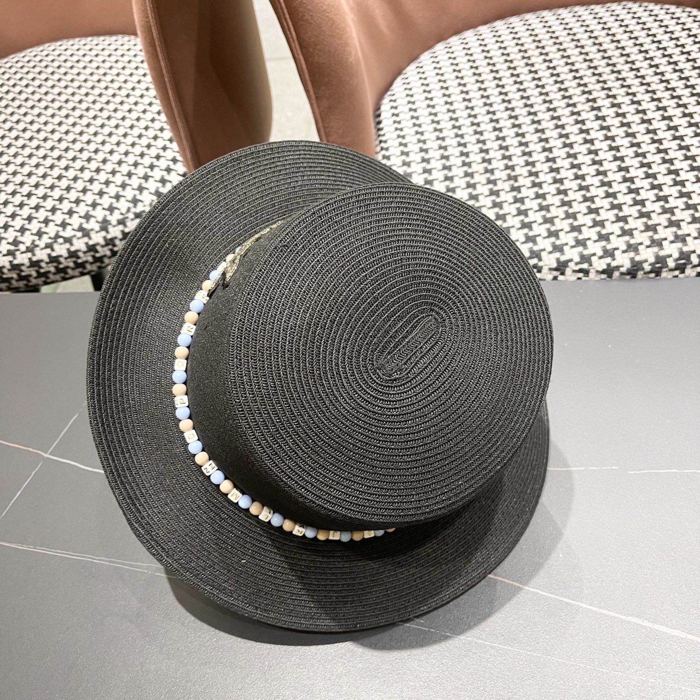  Lv路易威登 2025新款民族风草帽子女夏季时尚潮流户外出游修饰脸
型遮阳太阳帽平顶