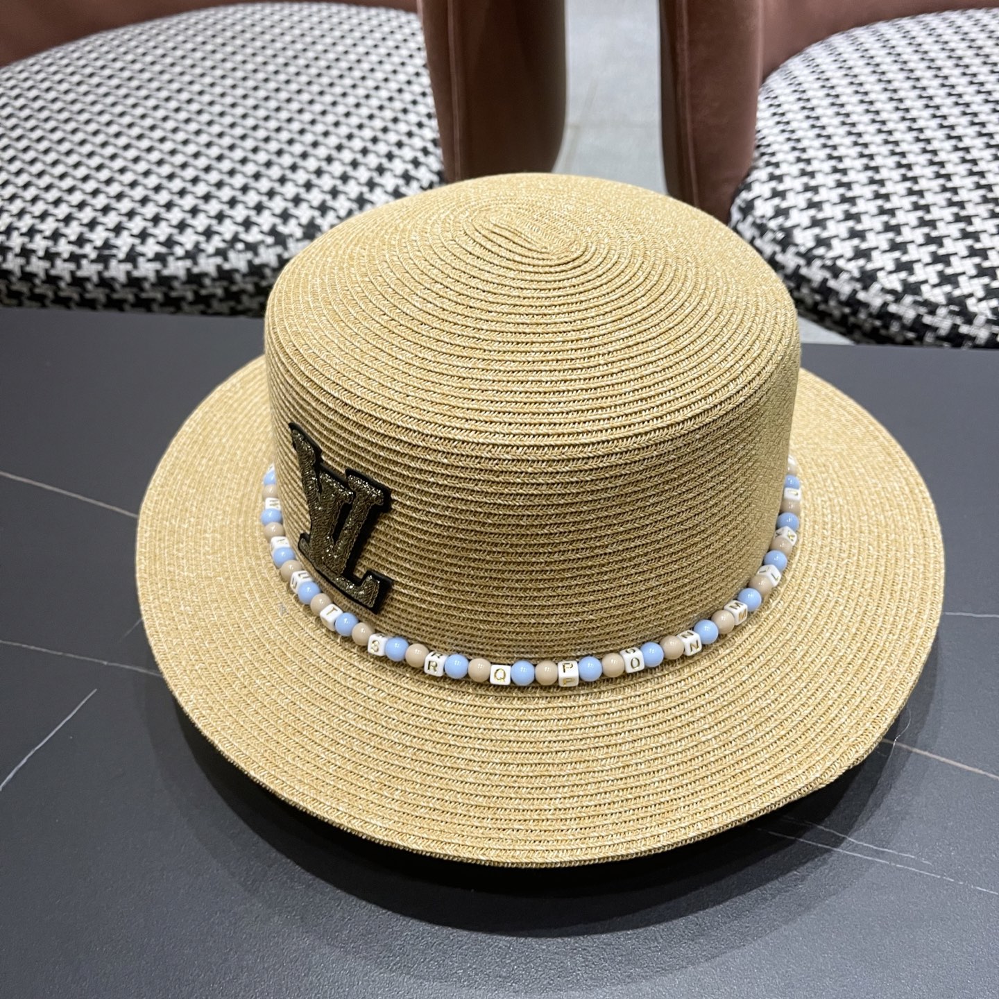 Lv路易威登 2025新款民族风草帽子女夏季时尚潮流户外出游修饰脸
型遮阳太阳帽平顶