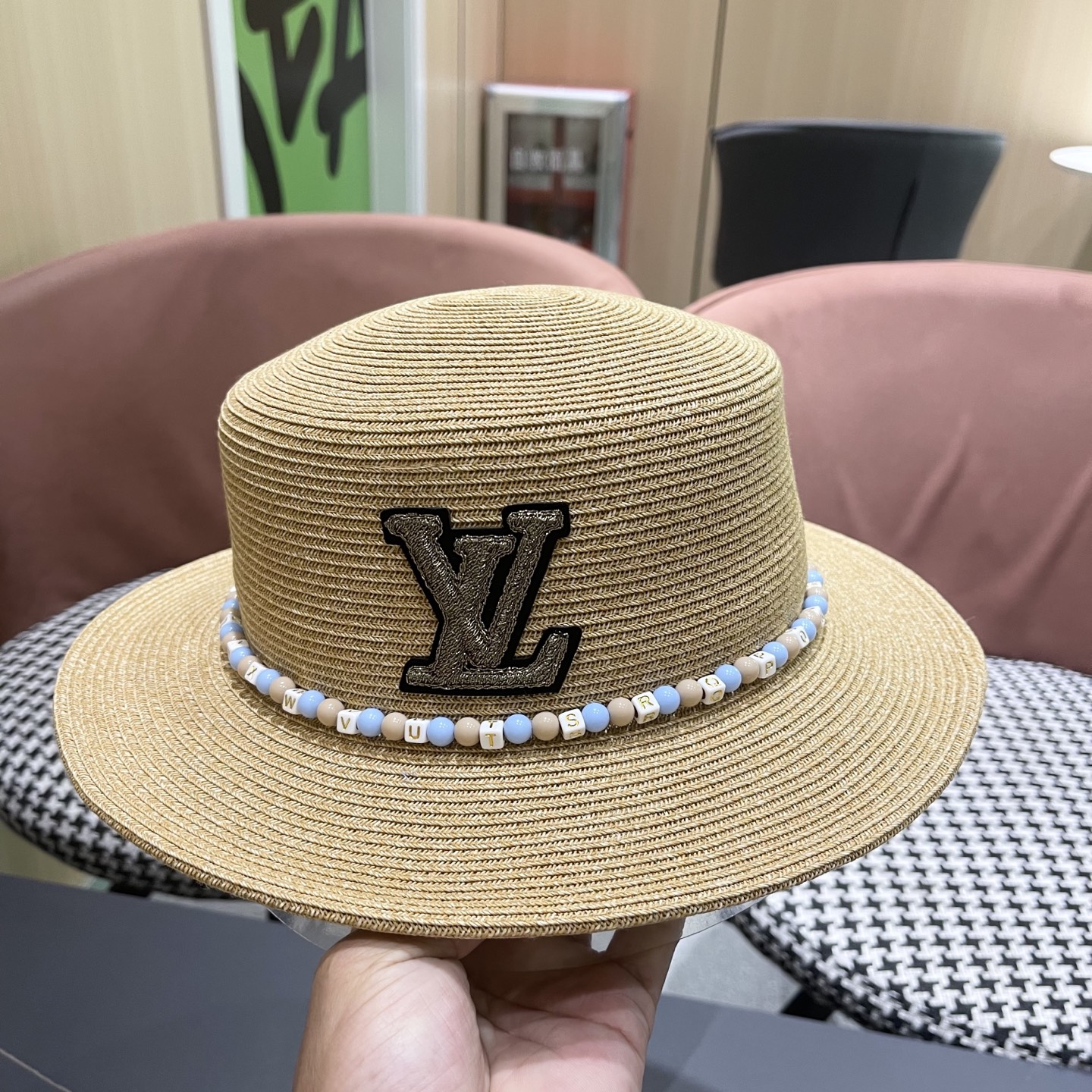  Lv路易威登 2025新款民族风草帽子女夏季时尚潮流户外出游修饰脸
型遮阳太阳帽平顶