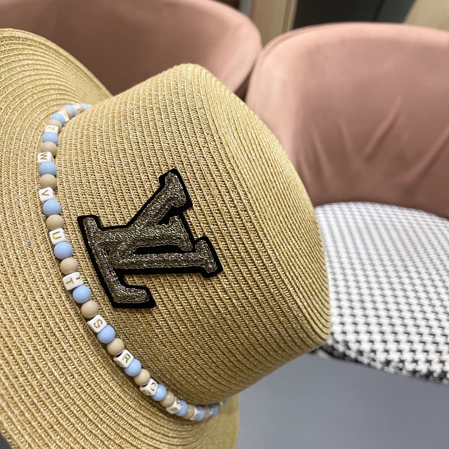  Lv路易威登 2025新款民族风草帽子女夏季时尚潮流户外出游修饰脸
型遮阳太阳帽平顶