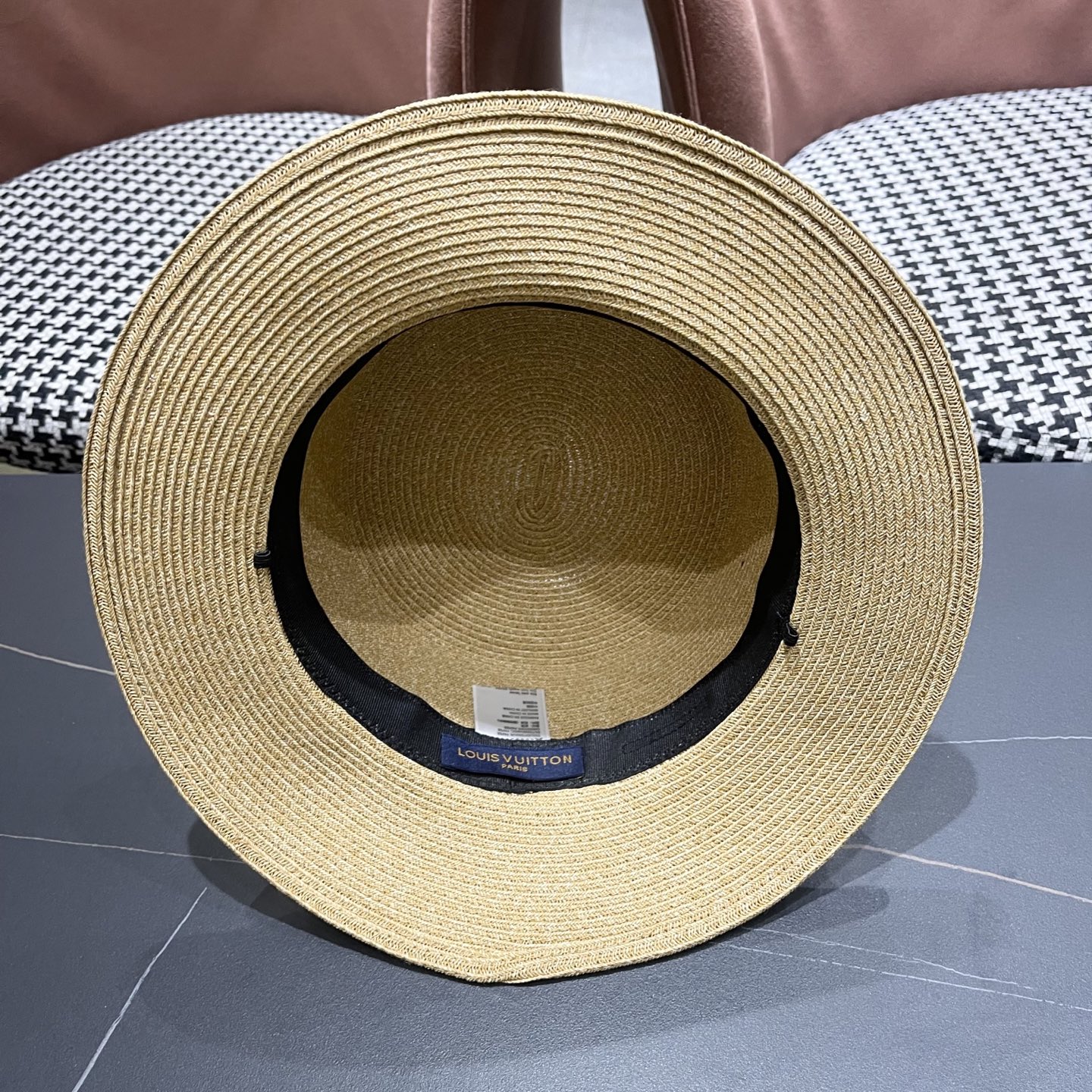  Lv路易威登 2025新款民族风草帽子女夏季时尚潮流户外出游修饰脸
型遮阳太阳帽平顶