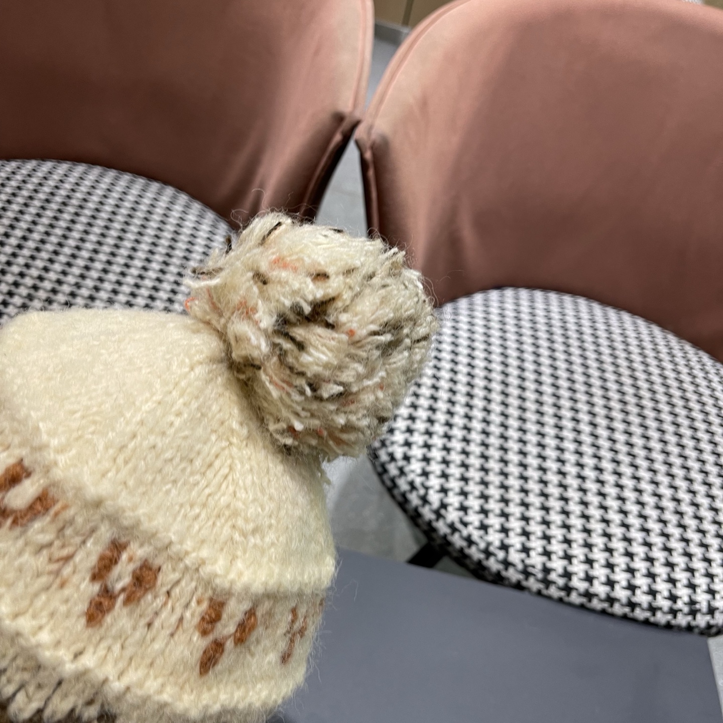  👒迪奥Dior👒 秋冬季民族风绒球针织毛线帽子女显脸小护耳保暖防寒包头雷锋帽子