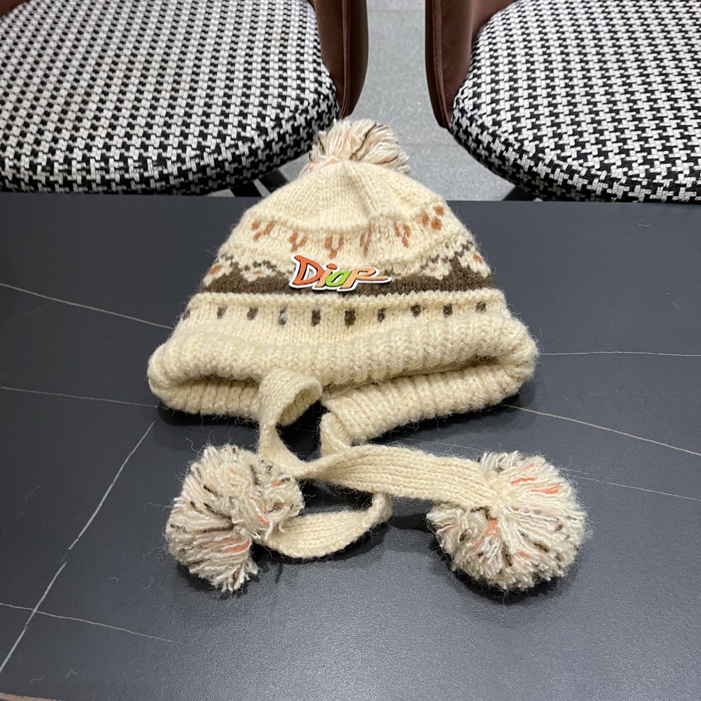  👒迪奥Dior👒 秋冬季民族风绒球针织毛线帽子女显脸小护耳保暖防寒包头雷锋帽子