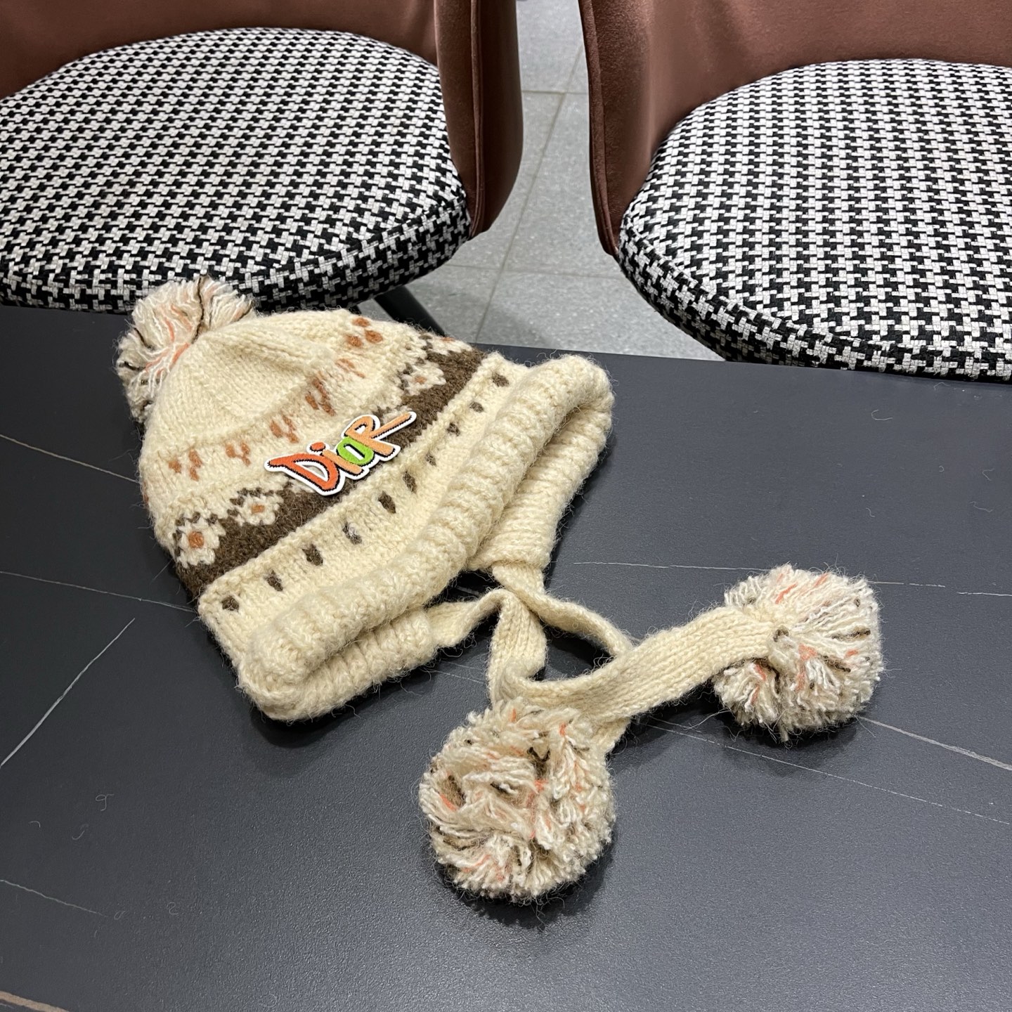  👒迪奥Dior👒 秋冬季民族风绒球针织毛线帽子女显脸小护耳保暖防寒包头雷锋帽子