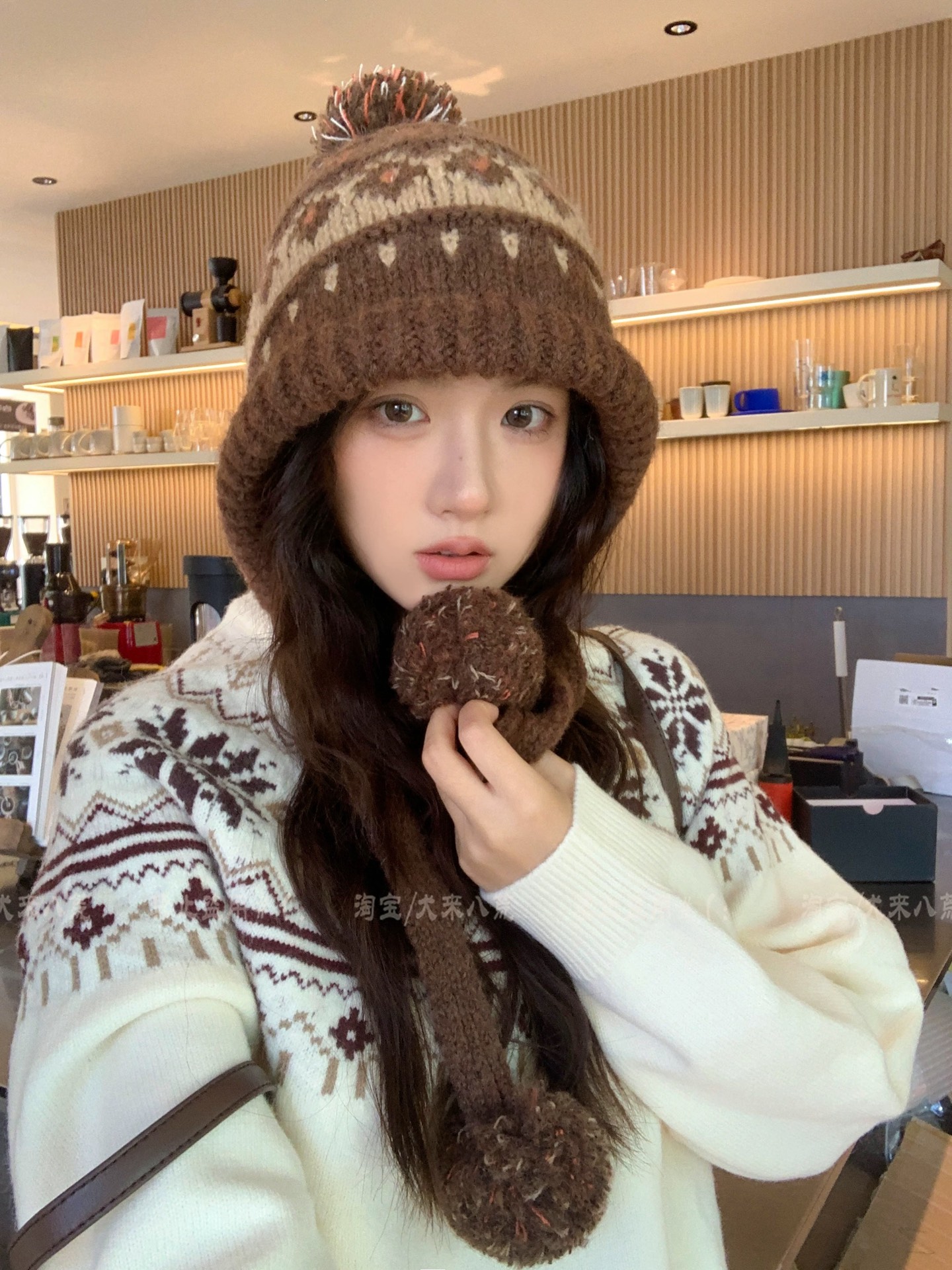  👒迪奥Dior👒 秋冬季民族风绒球针织毛线帽子女显脸小护耳保暖防寒包头雷锋帽子