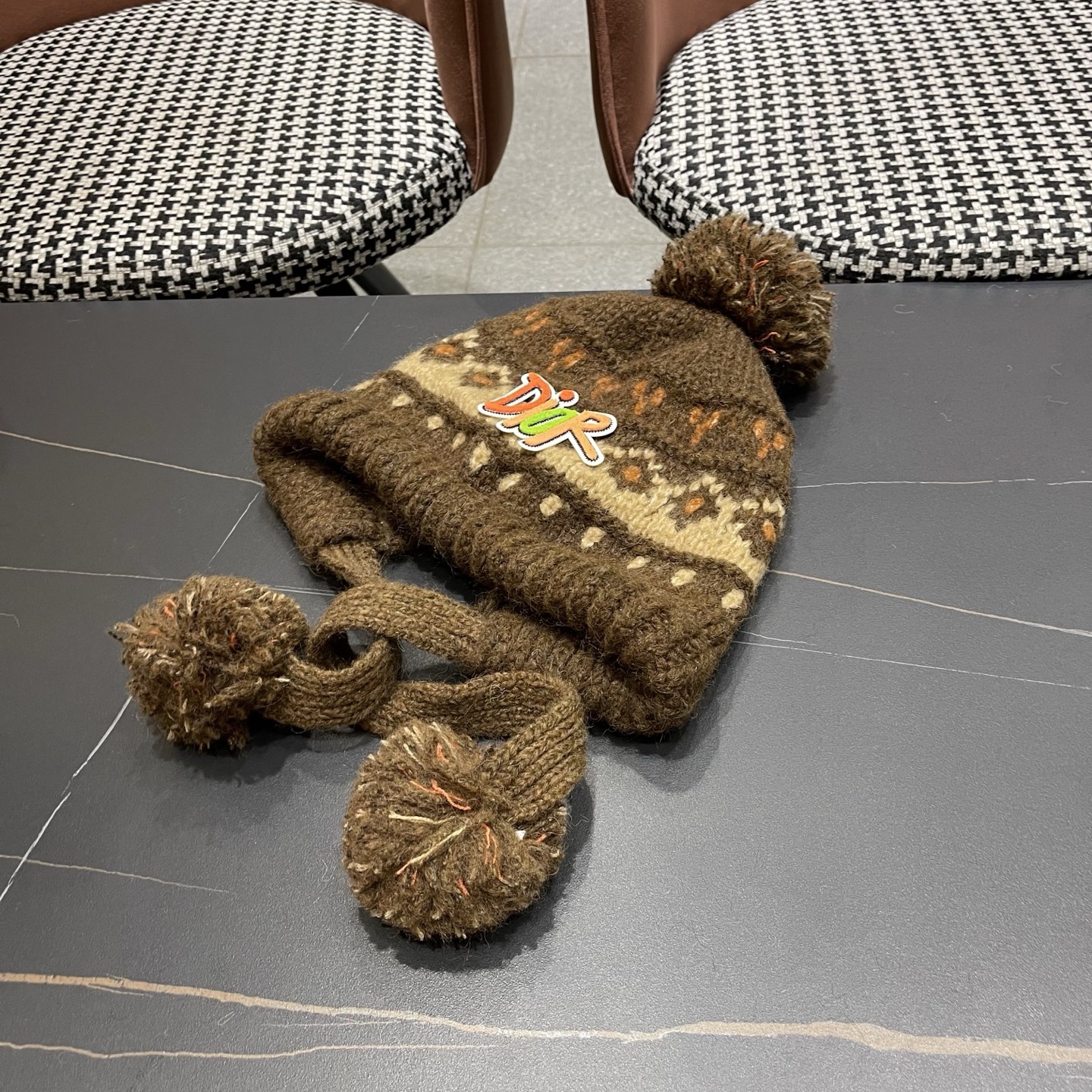  👒迪奥Dior👒 秋冬季民族风绒球针织毛线帽子女显脸小护耳保暖防寒包头雷锋帽子