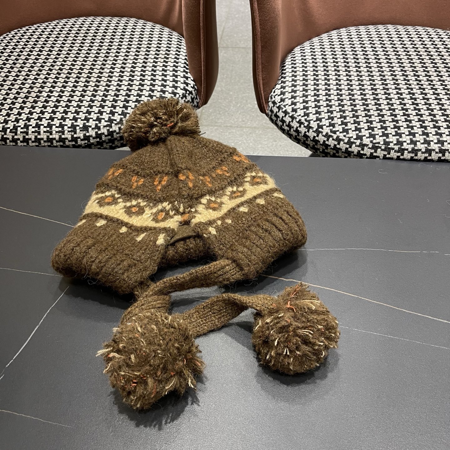  👒迪奥Dior👒 秋冬季民族风绒球针织毛线帽子女显脸小护耳保暖防寒包头雷锋帽子