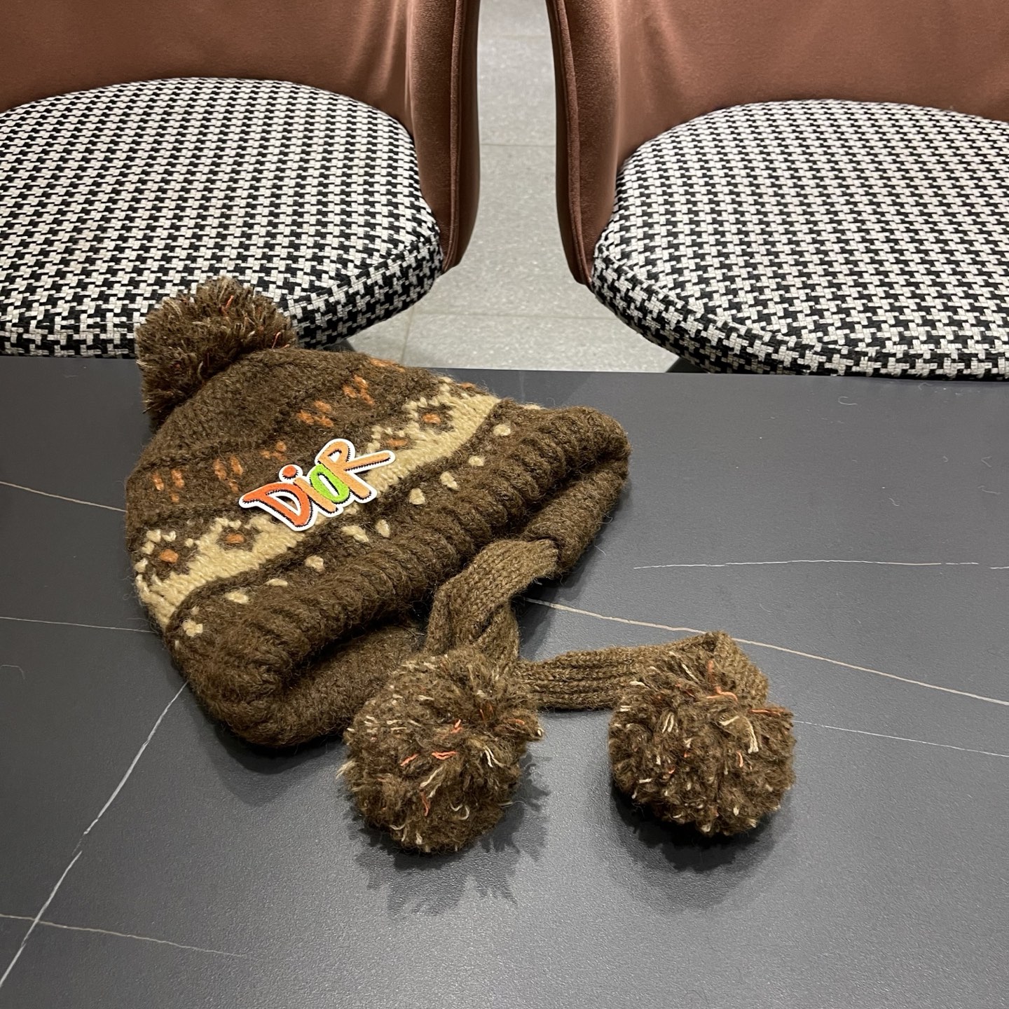  👒迪奥Dior👒 秋冬季民族风绒球针织毛线帽子女显脸小护耳保暖防寒包头雷锋帽子