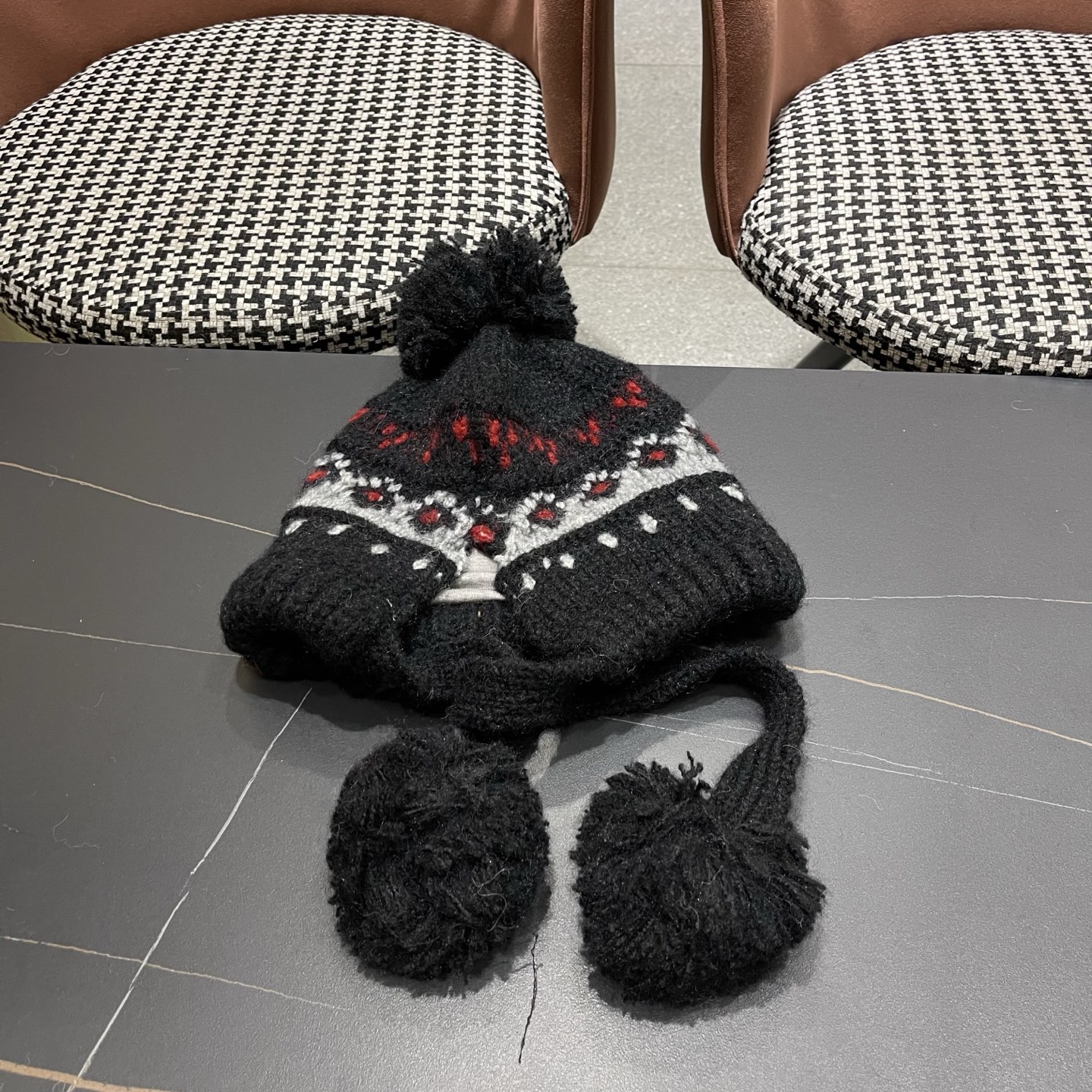  👒迪奥Dior👒 秋冬季民族风绒球针织毛线帽子女显脸小护耳保暖防寒包头雷锋帽子